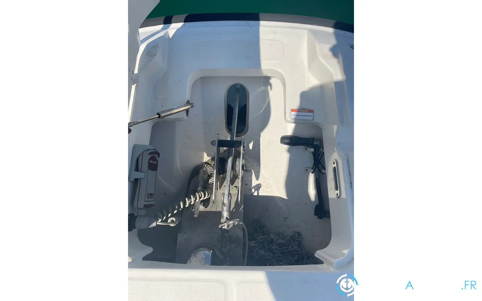 slider 6 Boston Whaler 270 Dauntless