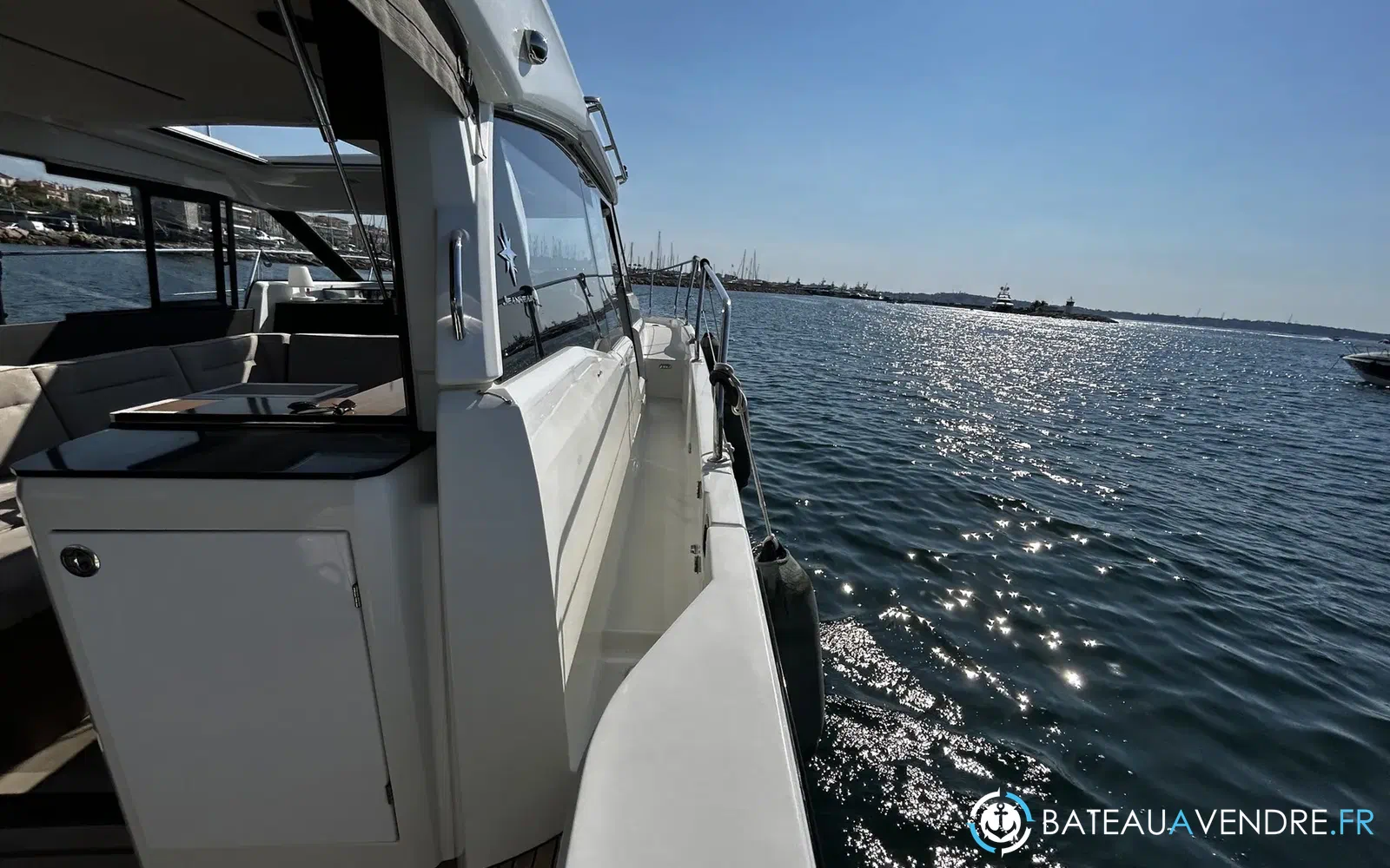 slider 30 Jeanneau NC 37