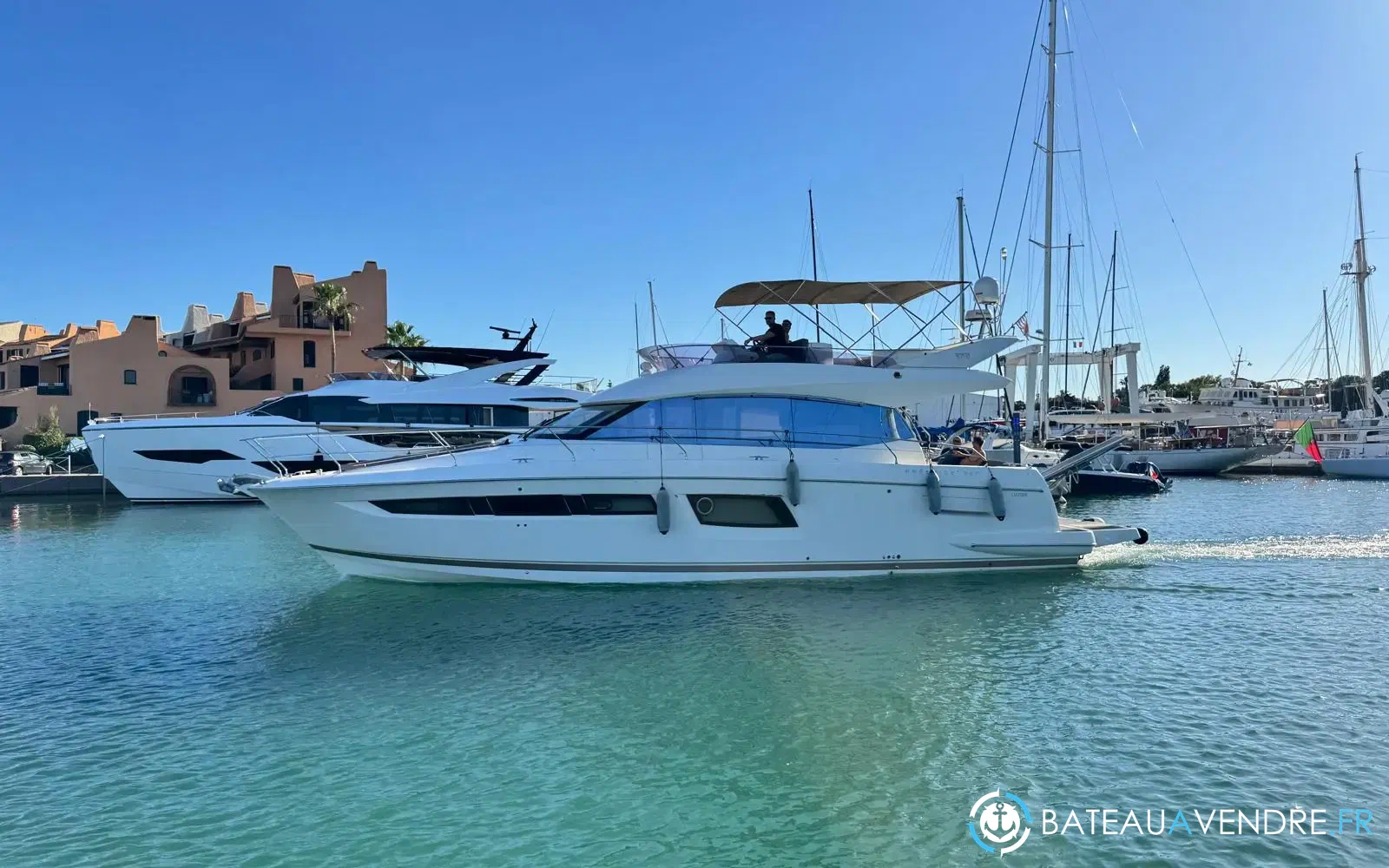 slider 0 Prestige Yachts 500 Fly