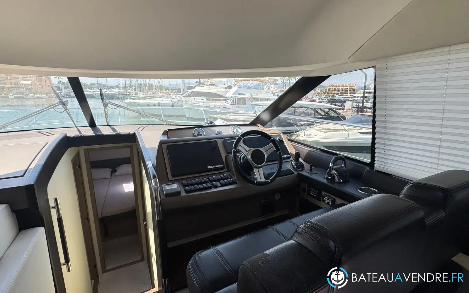 slider 16 Prestige Yachts 500 Fly