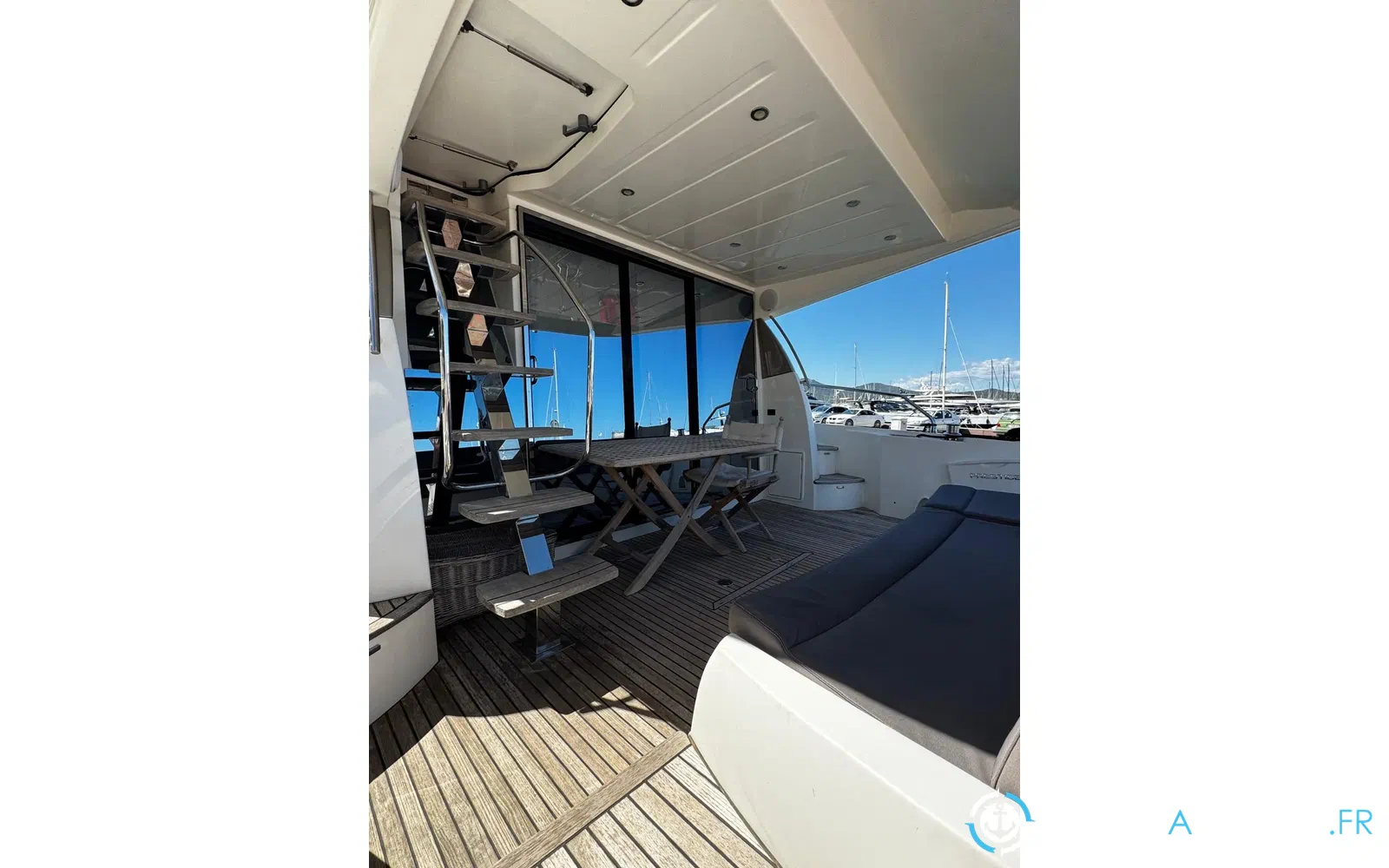 slider 1 Prestige Yachts 500 Fly