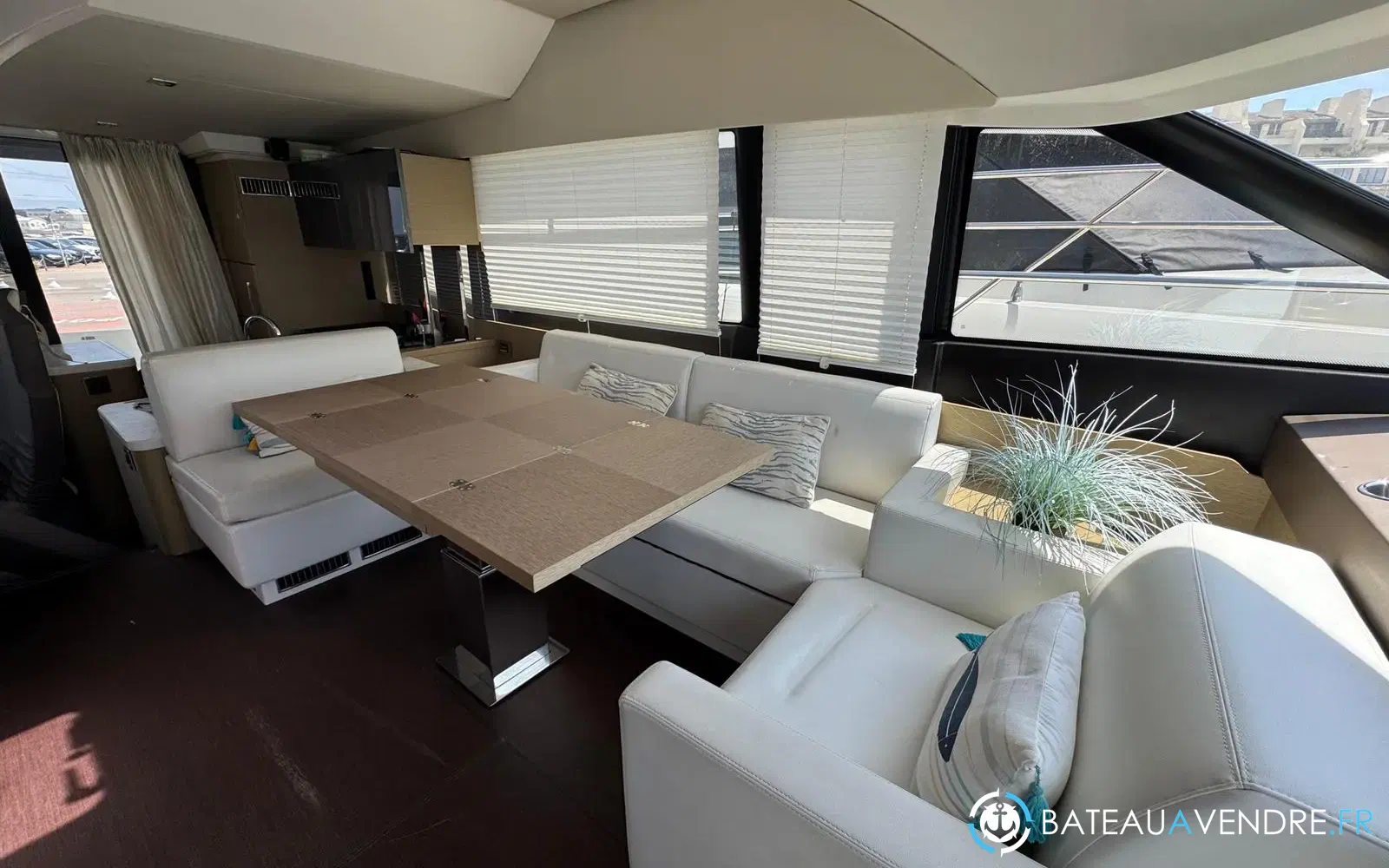 slider 8 Prestige Yachts 500 Fly