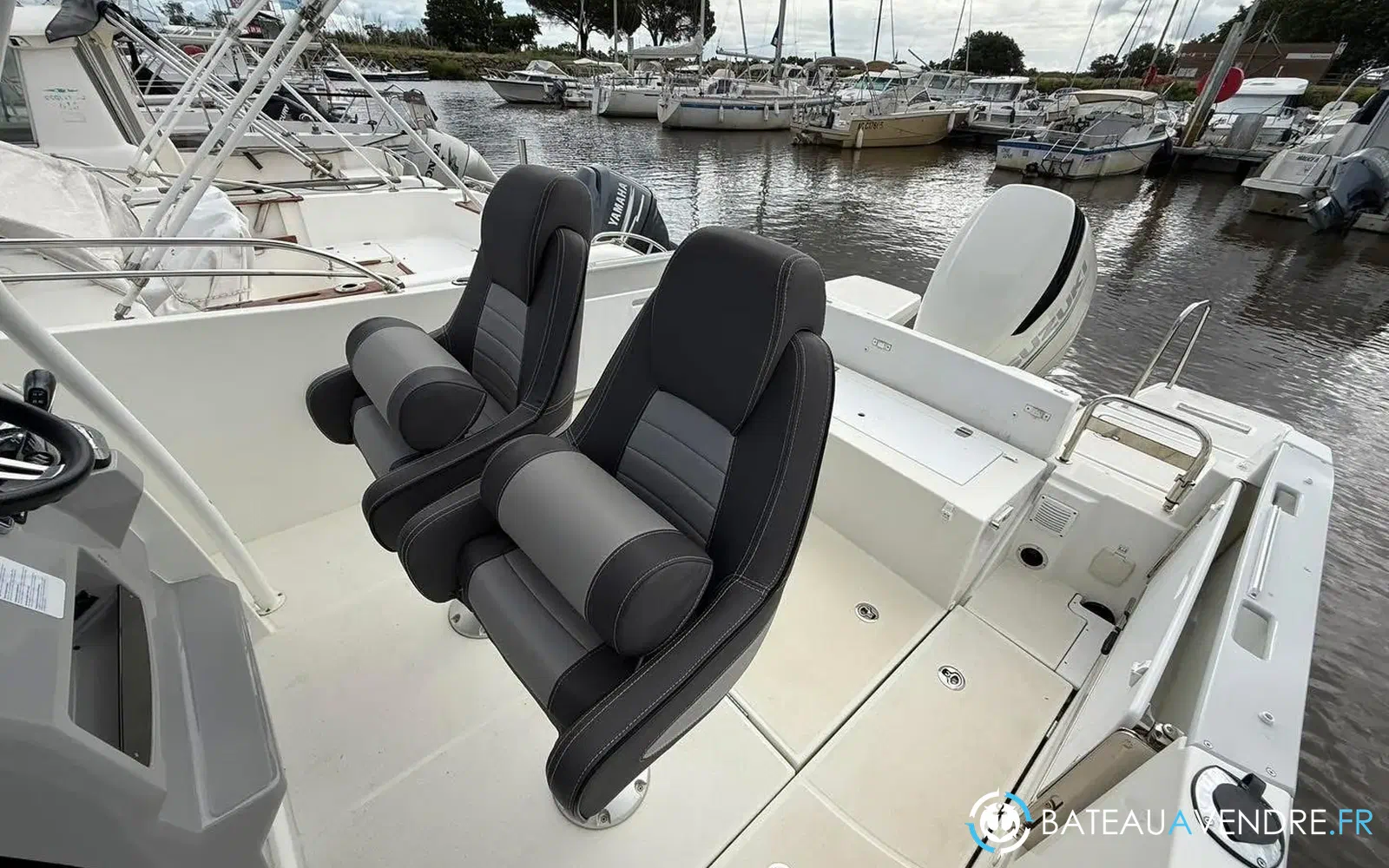 slider 10 Jeanneau Cap Camarat 7.5 CC Serie 2