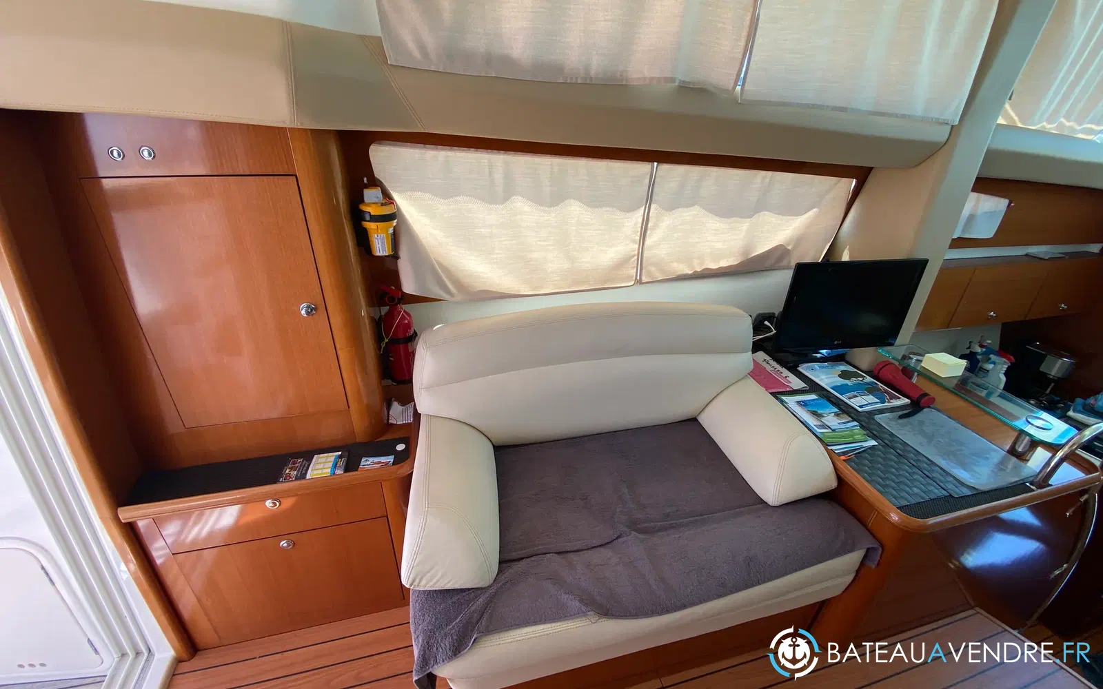 slider 11 Jeanneau Prestige 42 Fly