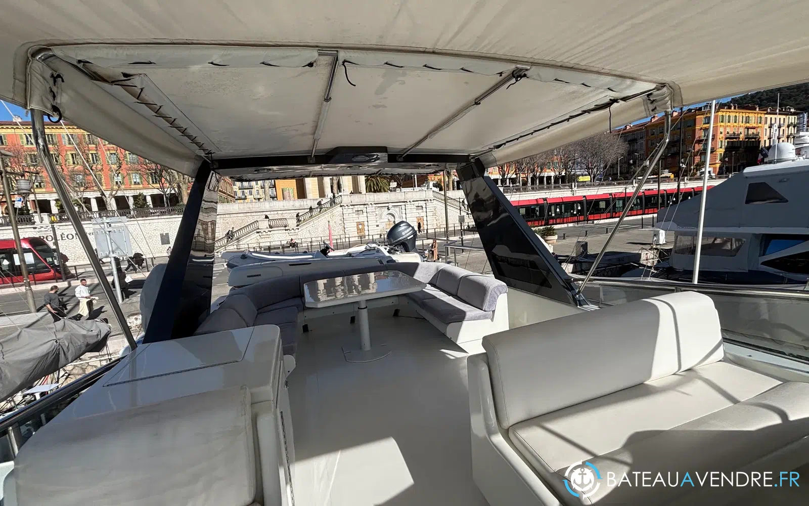 slider 8 Azimut 76