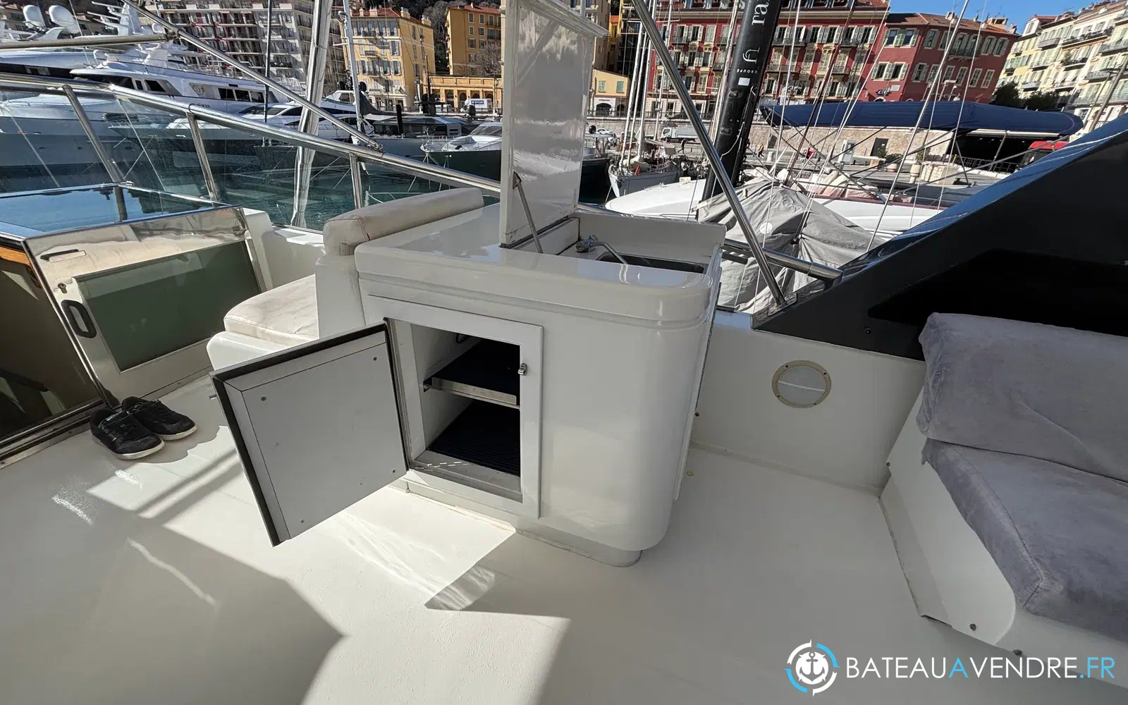 slider 9 Azimut 76