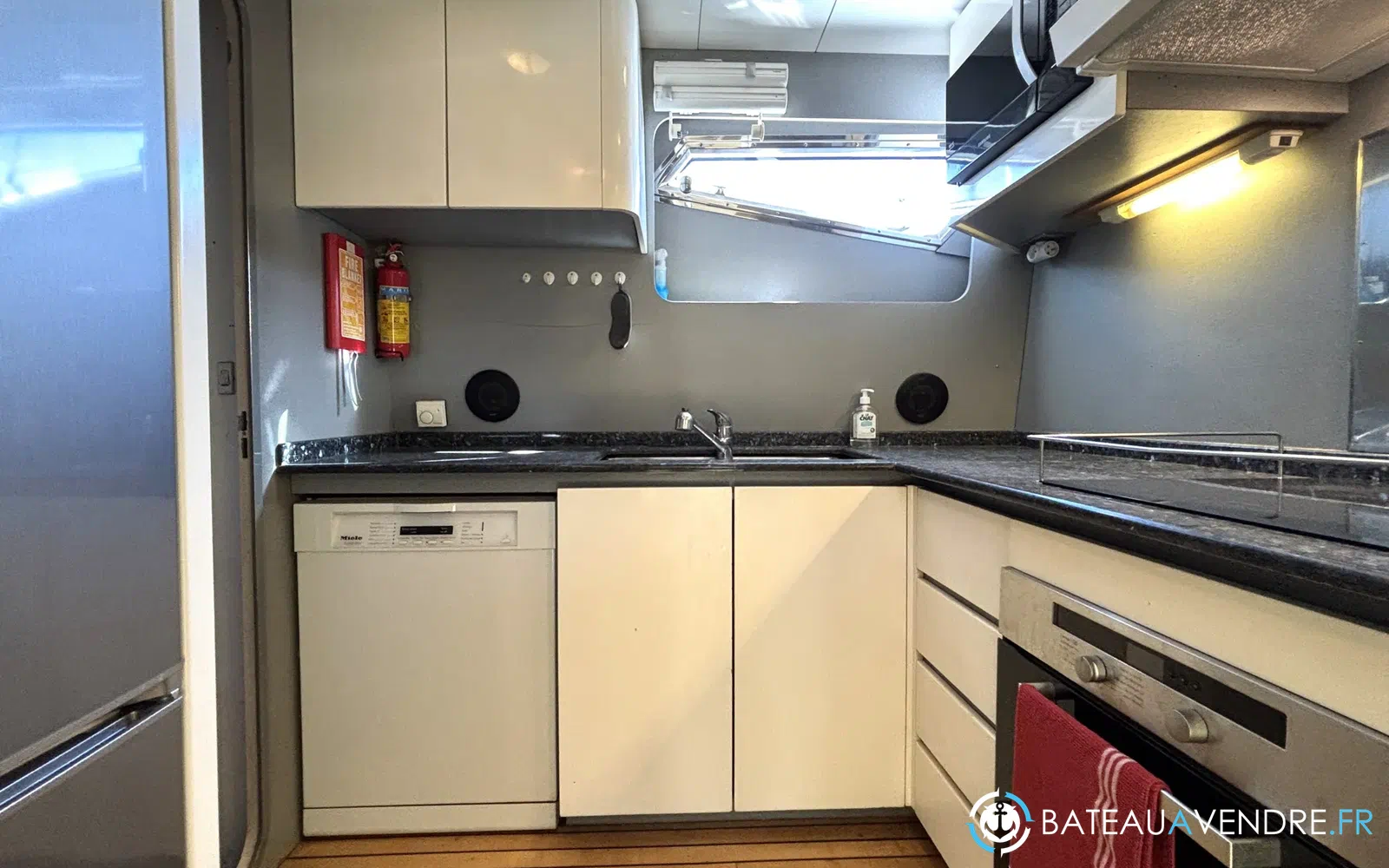 slider 19 Azimut 76