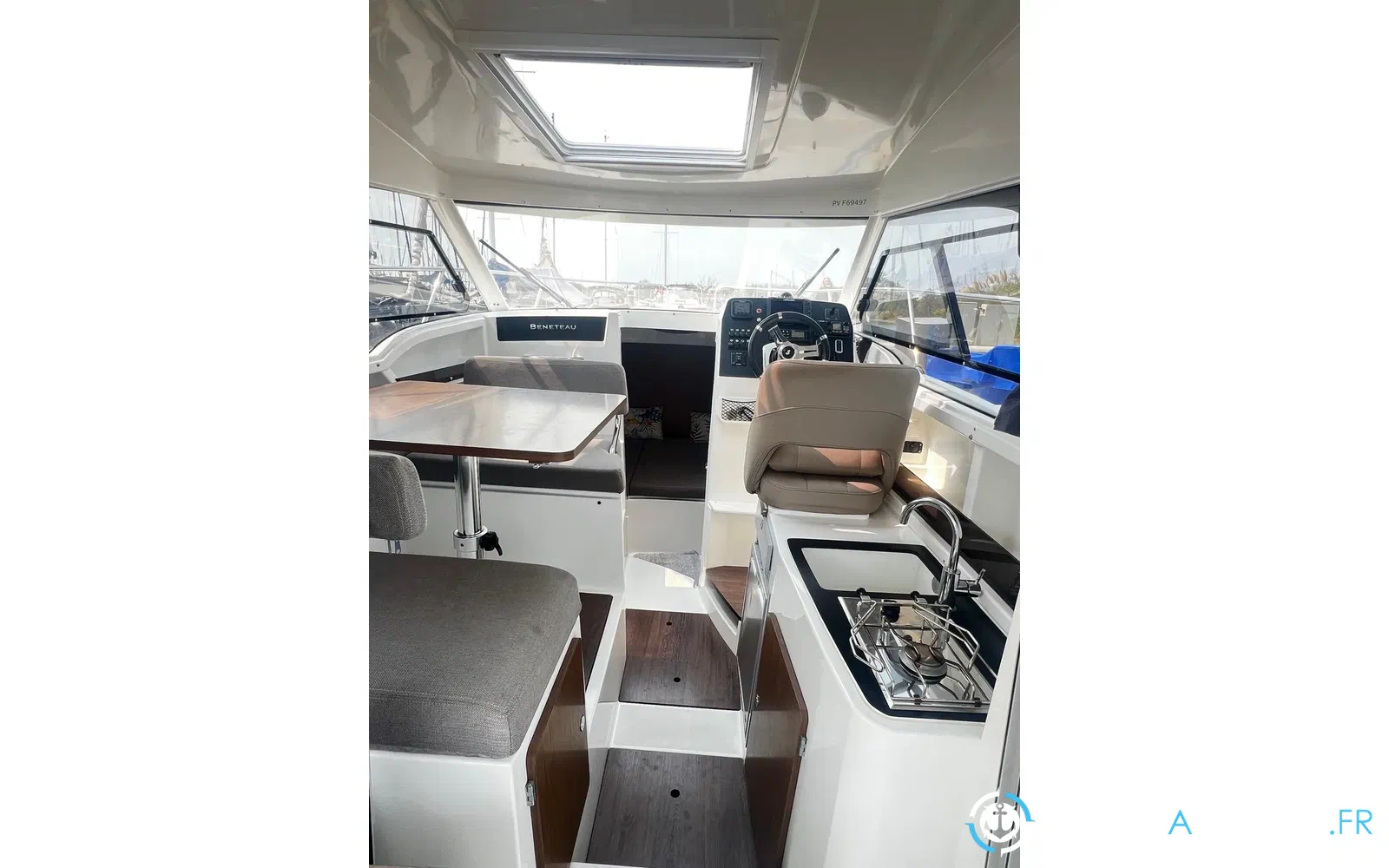 slider 15 Beneteau Antares 8 OB