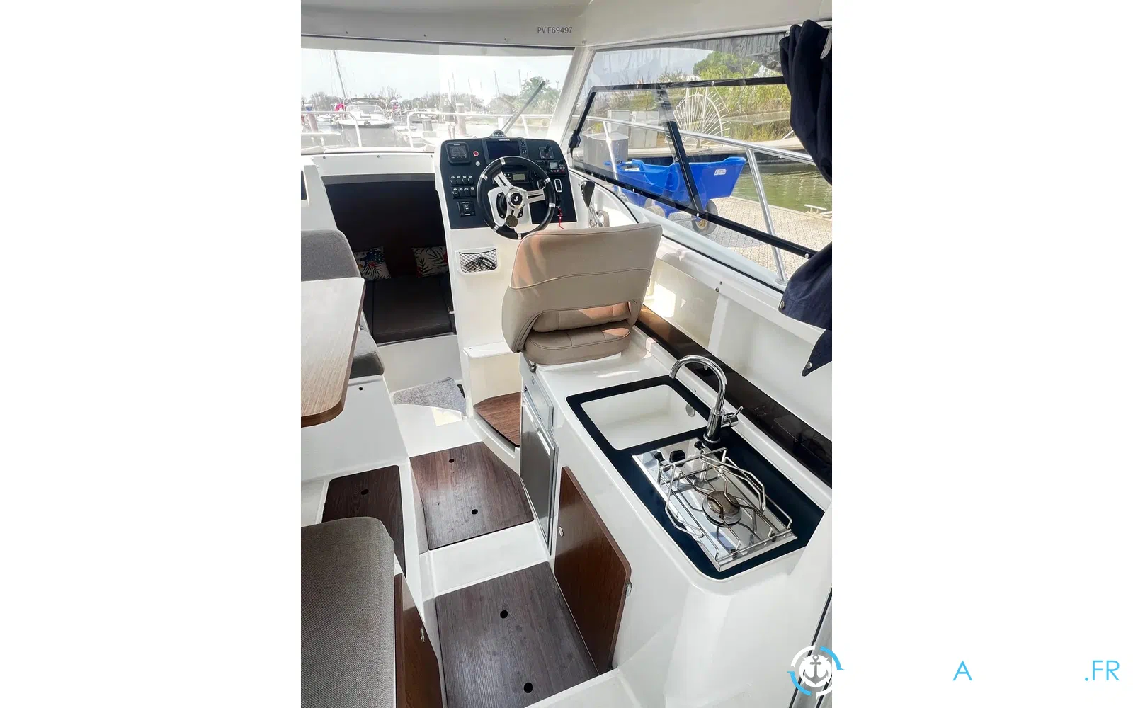 slider 16 Beneteau Antares 8 OB