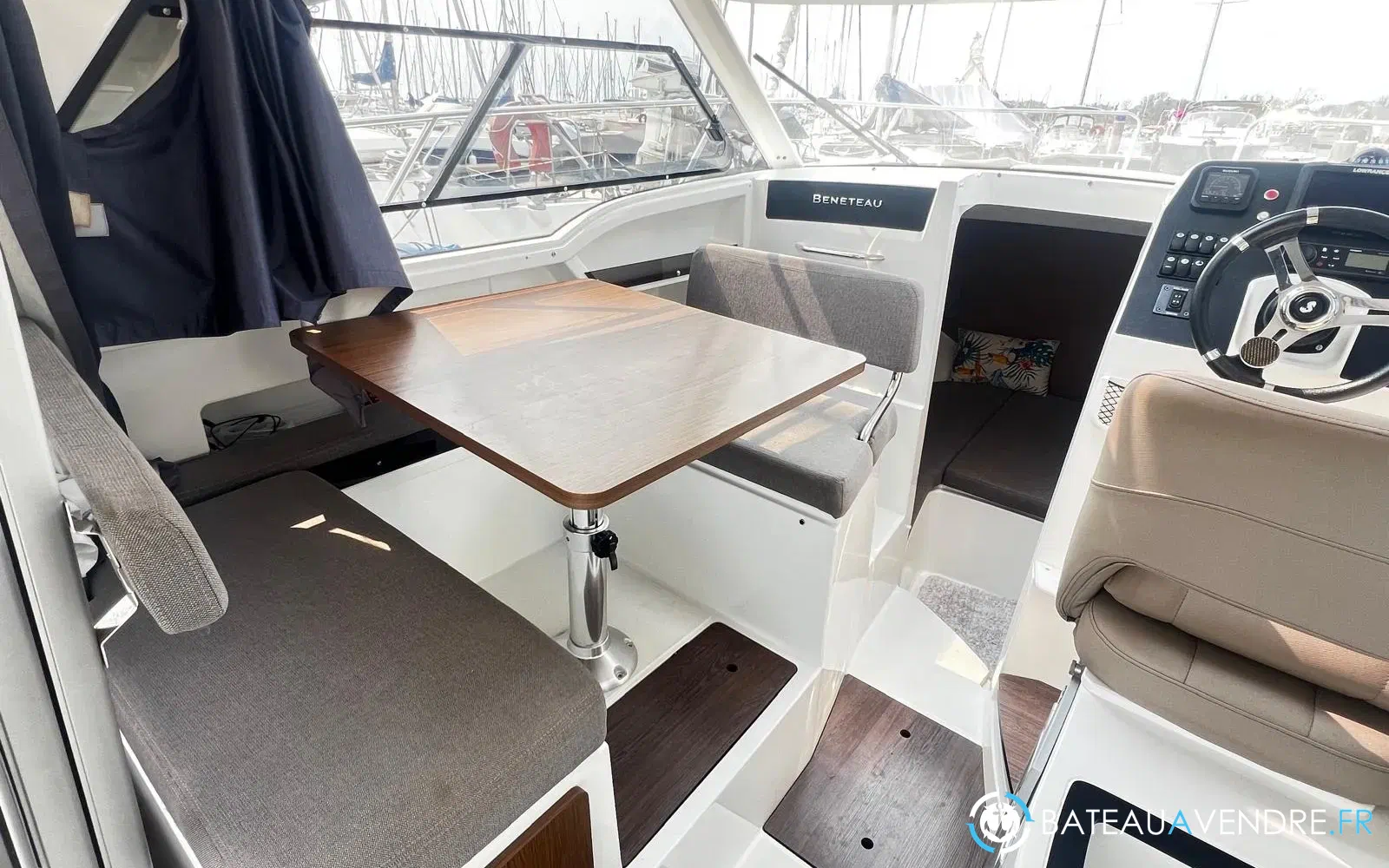 slider 17 Beneteau Antares 8 OB