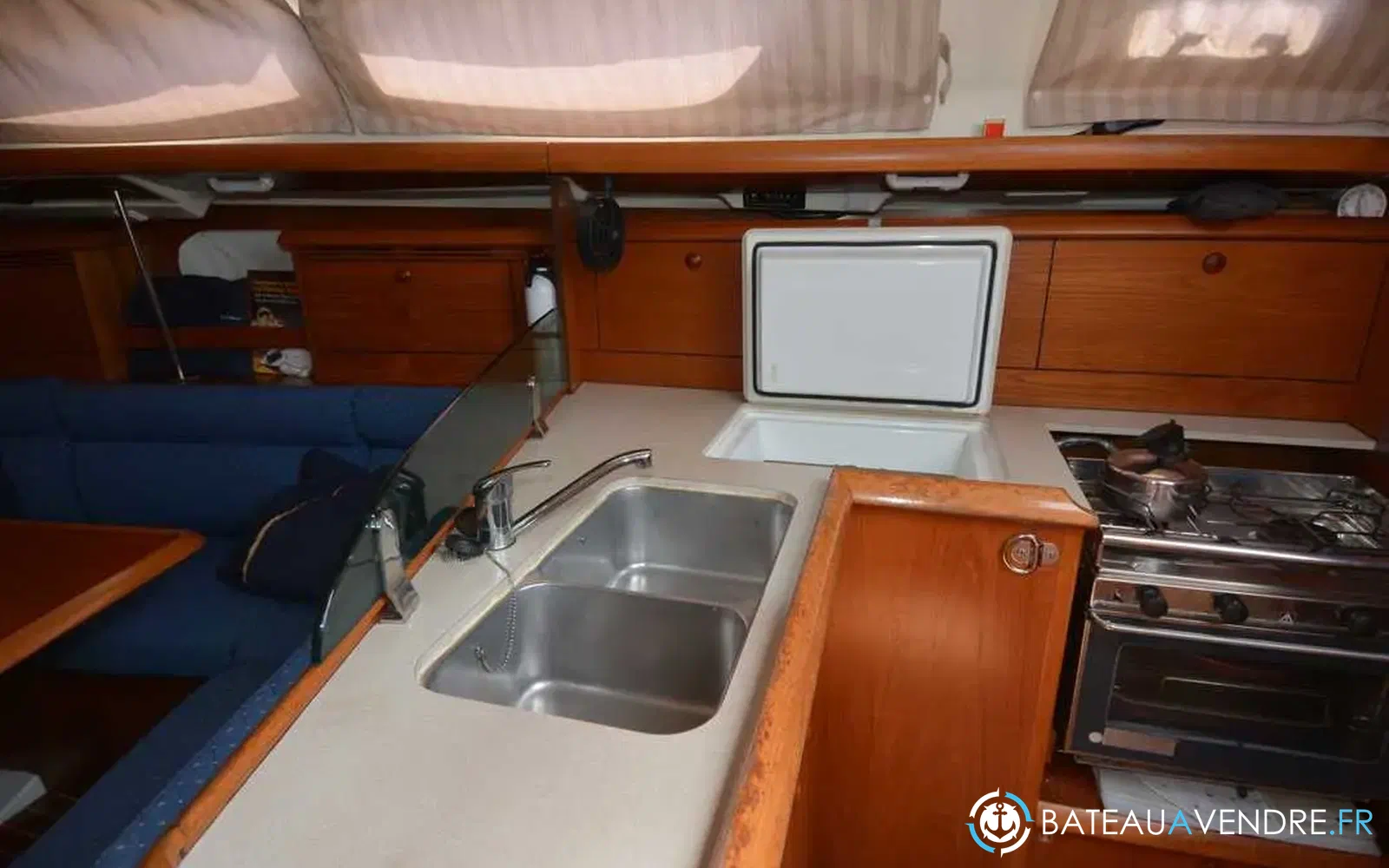 slider 10 Jeanneau Sun Odyssey 37
