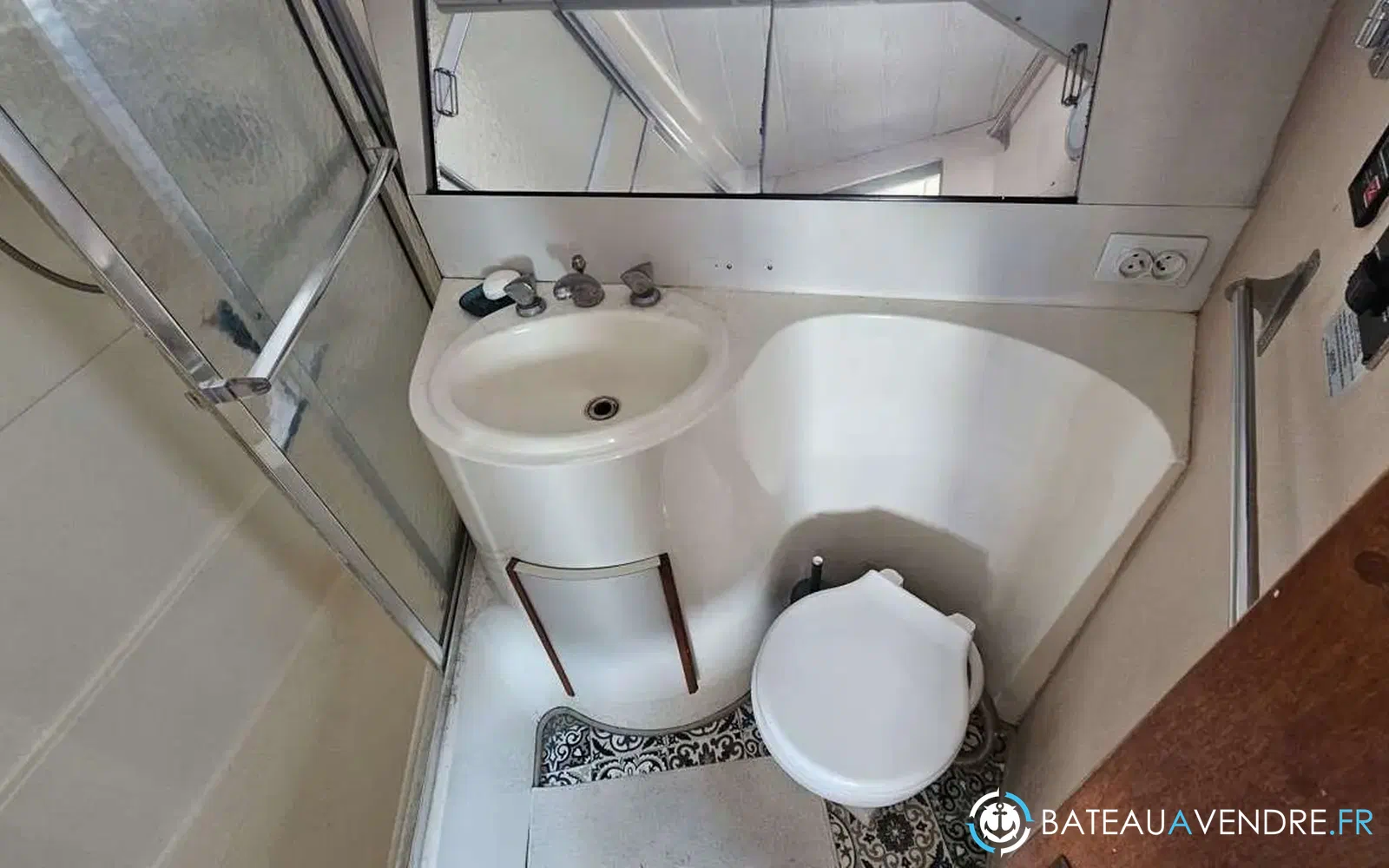 slider 12 Cruisers Yachts 3850 AFT