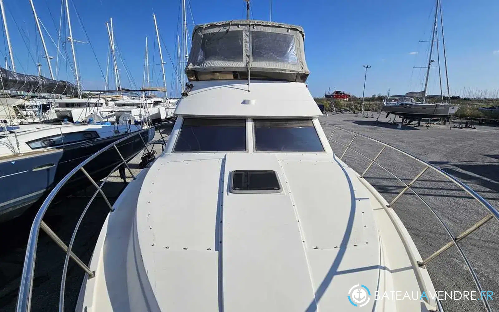 slider 4 Cruisers Yachts 3850 AFT
