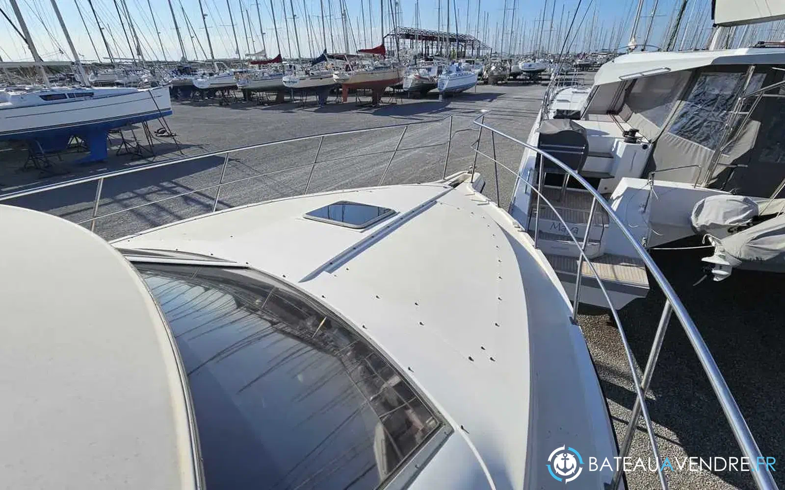 slider 5 Cruisers Yachts 3850 AFT