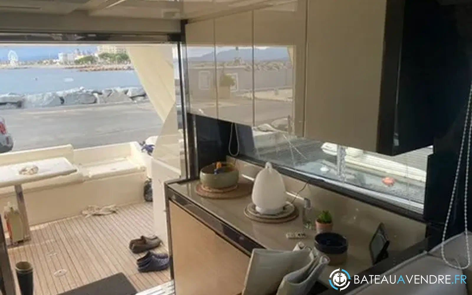 slider 8 Ferretti 550