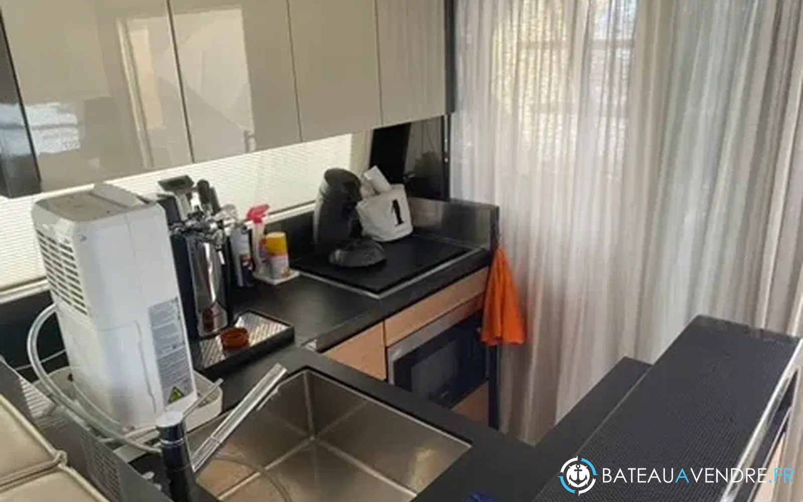slider 9 Ferretti 550
