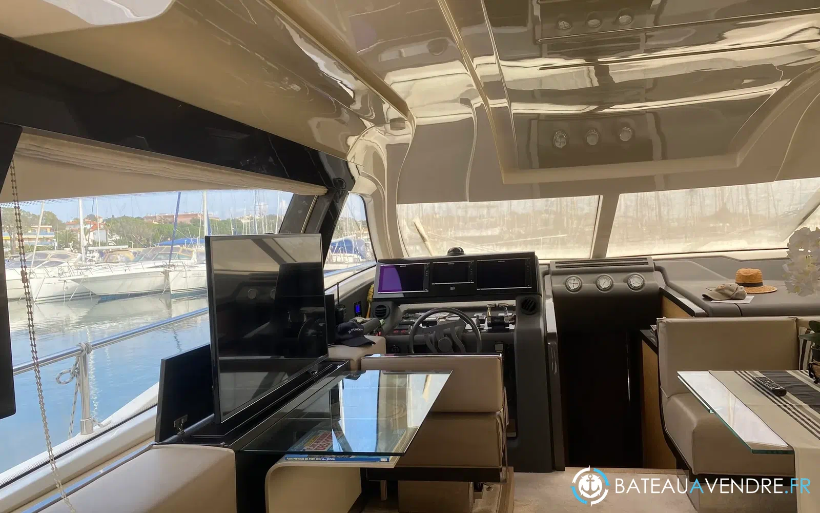 slider 12 Ferretti 550