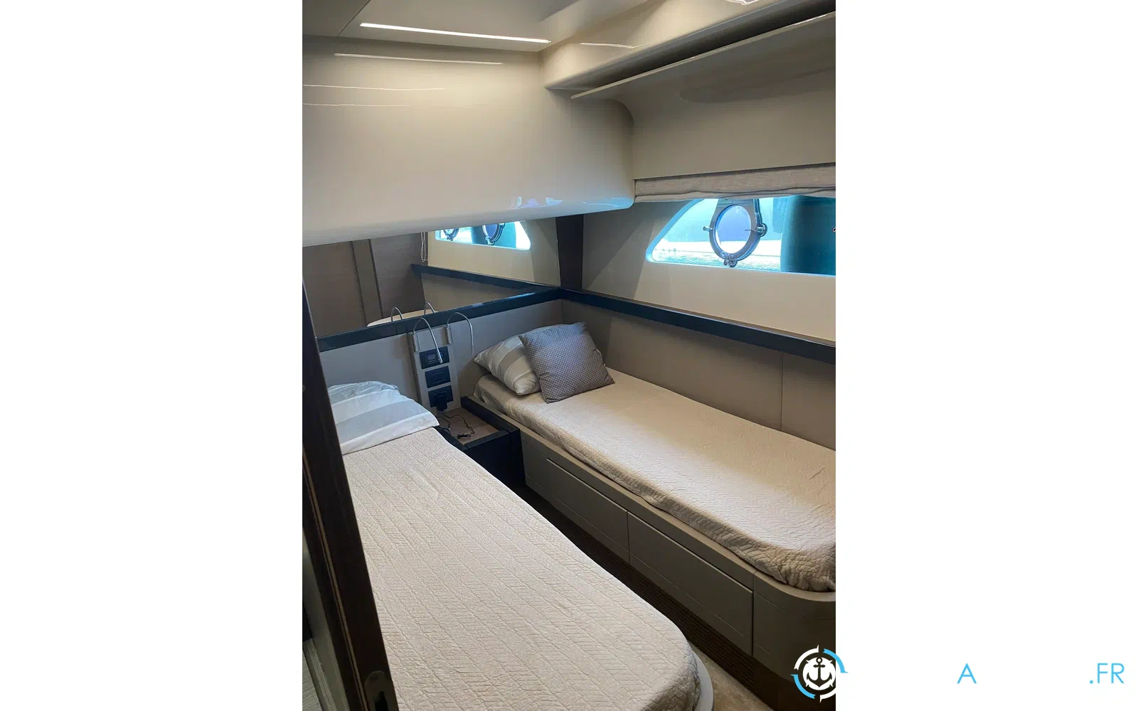 slider 15 Ferretti 550