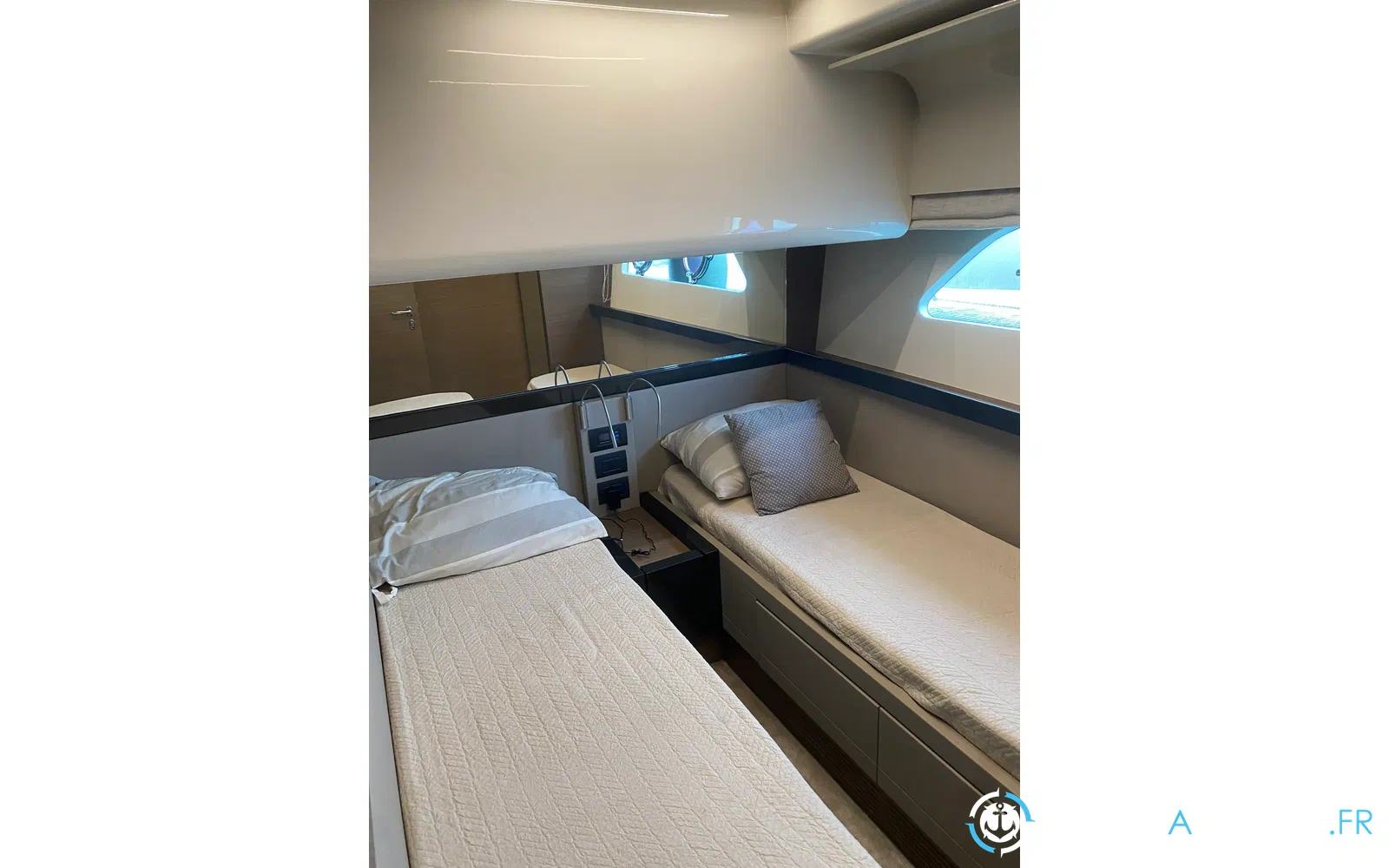 slider 16 Ferretti 550