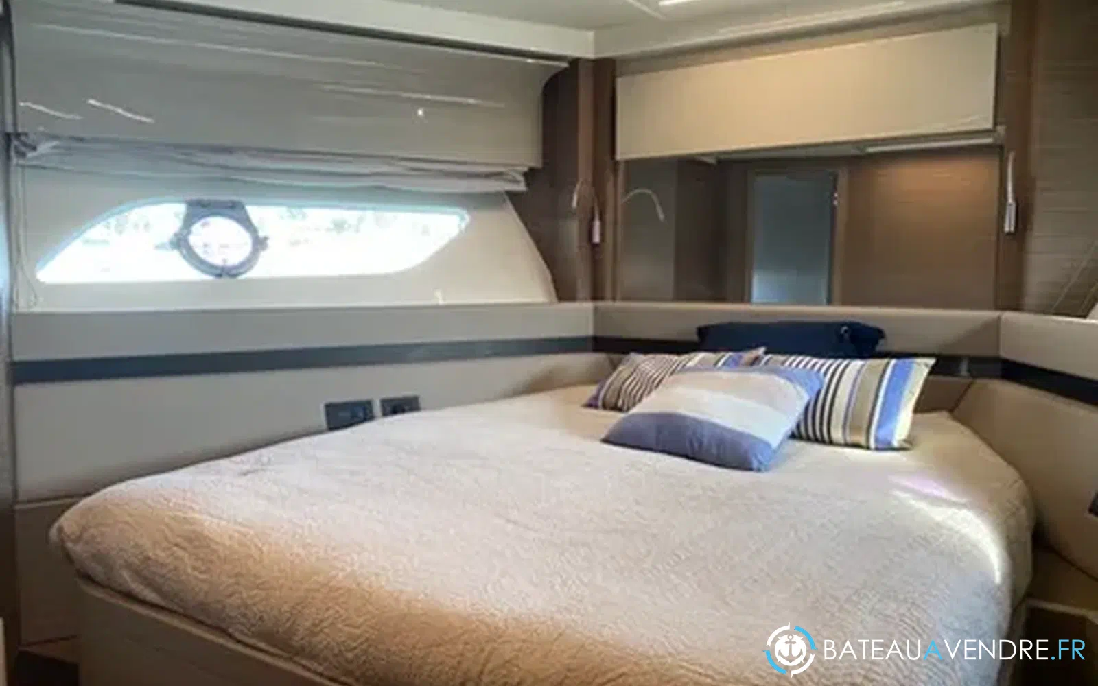 slider 25 Ferretti 550
