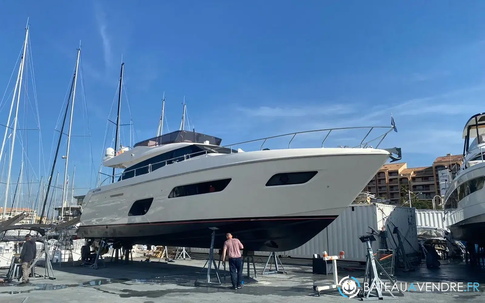slider 28 Ferretti 550