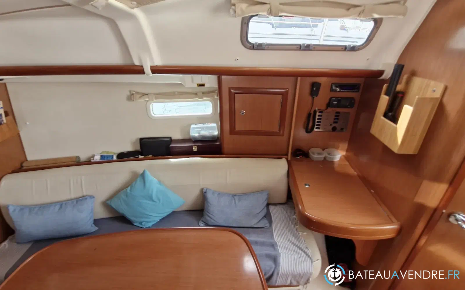 slider 8 Beneteau OCEANIS 323