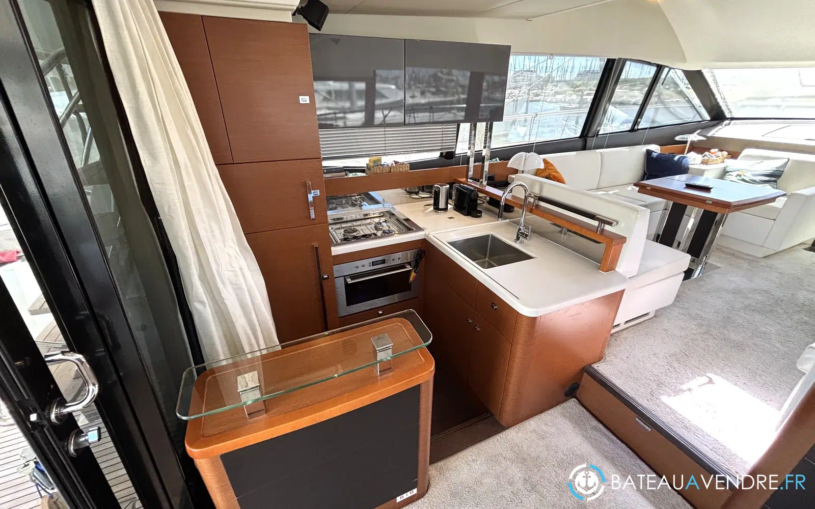 slider 10 Prestige Yachts 500 Fly