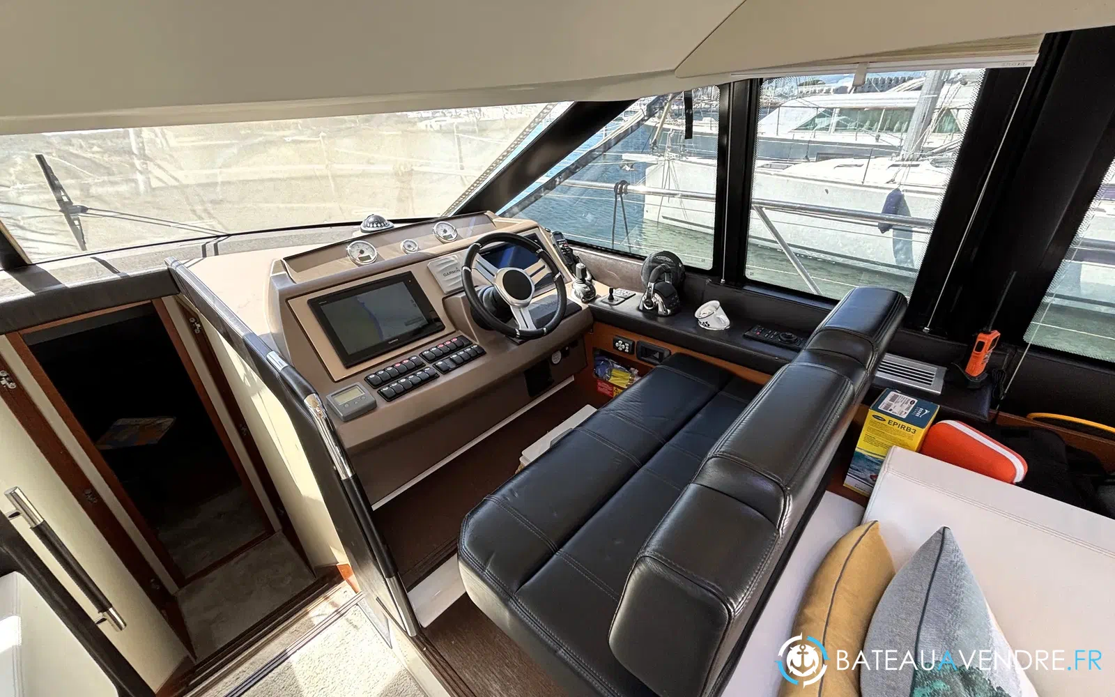 slider 24 Prestige Yachts 500 Fly