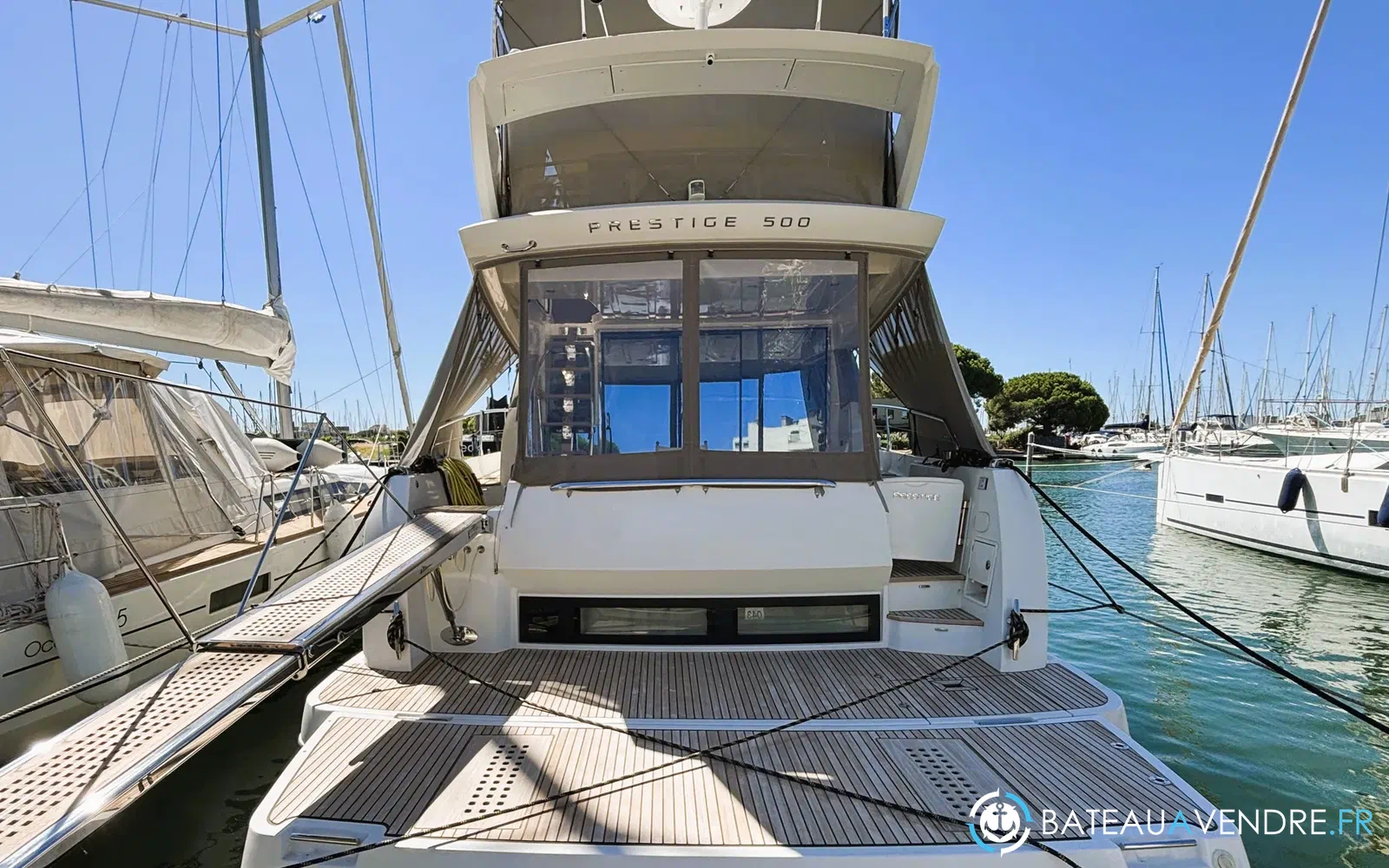 slider 1 Prestige Yachts 500 Fly