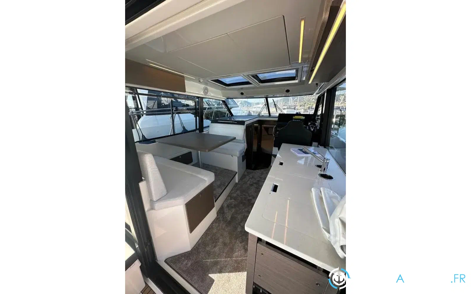 slider 4 Jeanneau Merry Fisher 1095 coupé