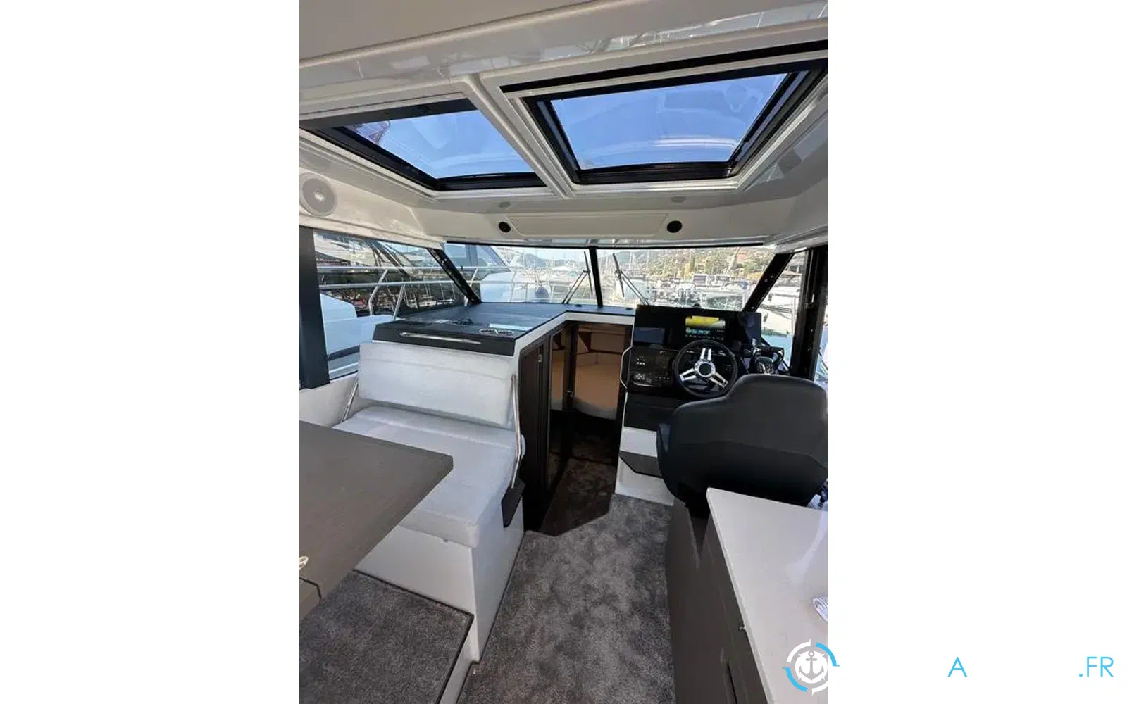 slider 5 Jeanneau Merry Fisher 1095 coupé