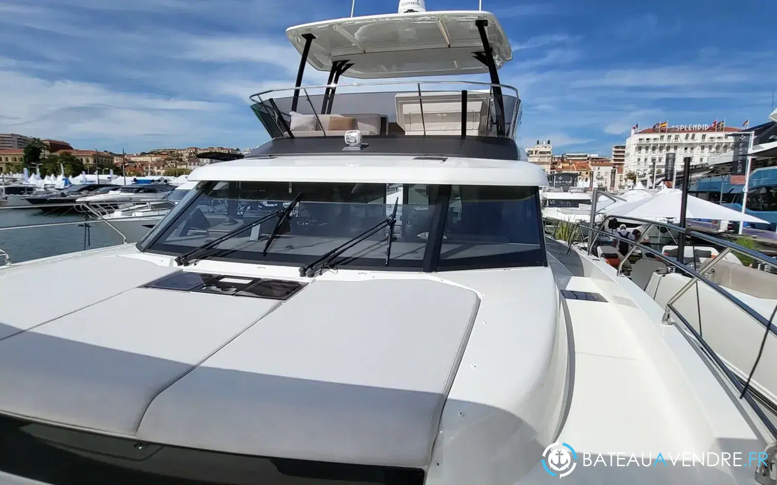 slider 1 Prestige Yachts M48
