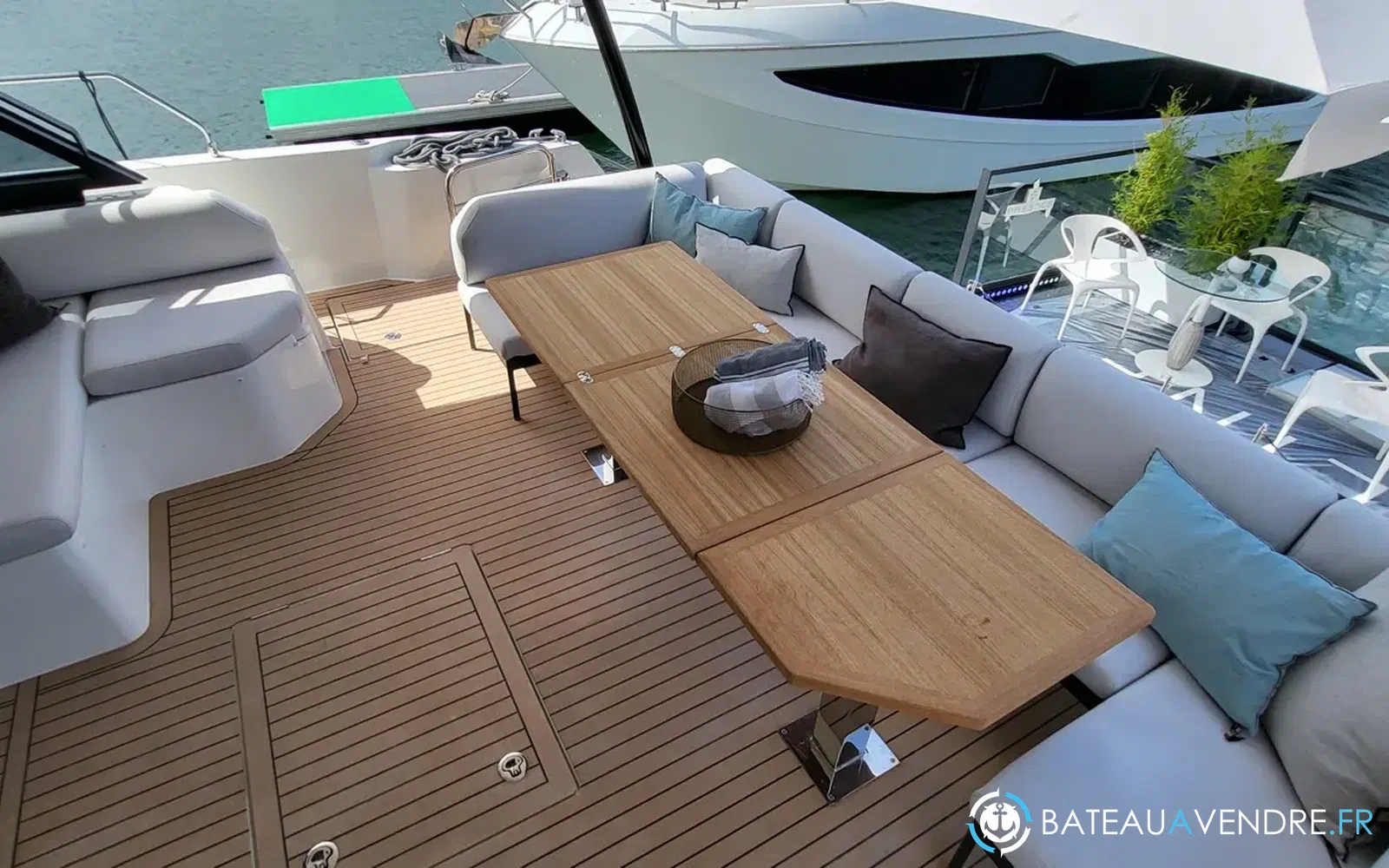 slider 5 Prestige Yachts M48