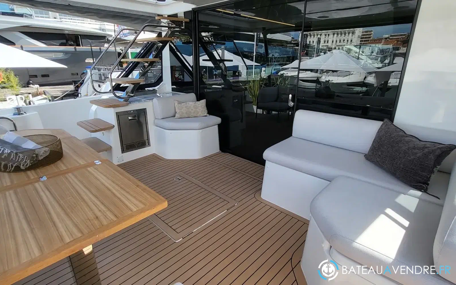slider 6 Prestige Yachts M48
