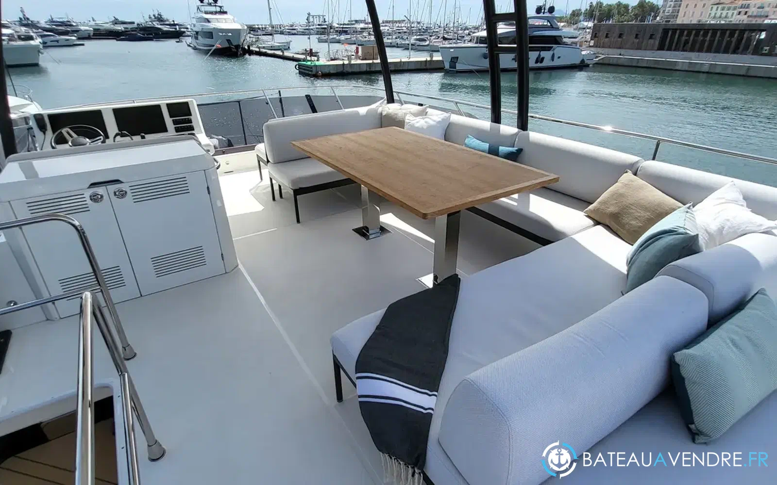 slider 7 Prestige Yachts M48