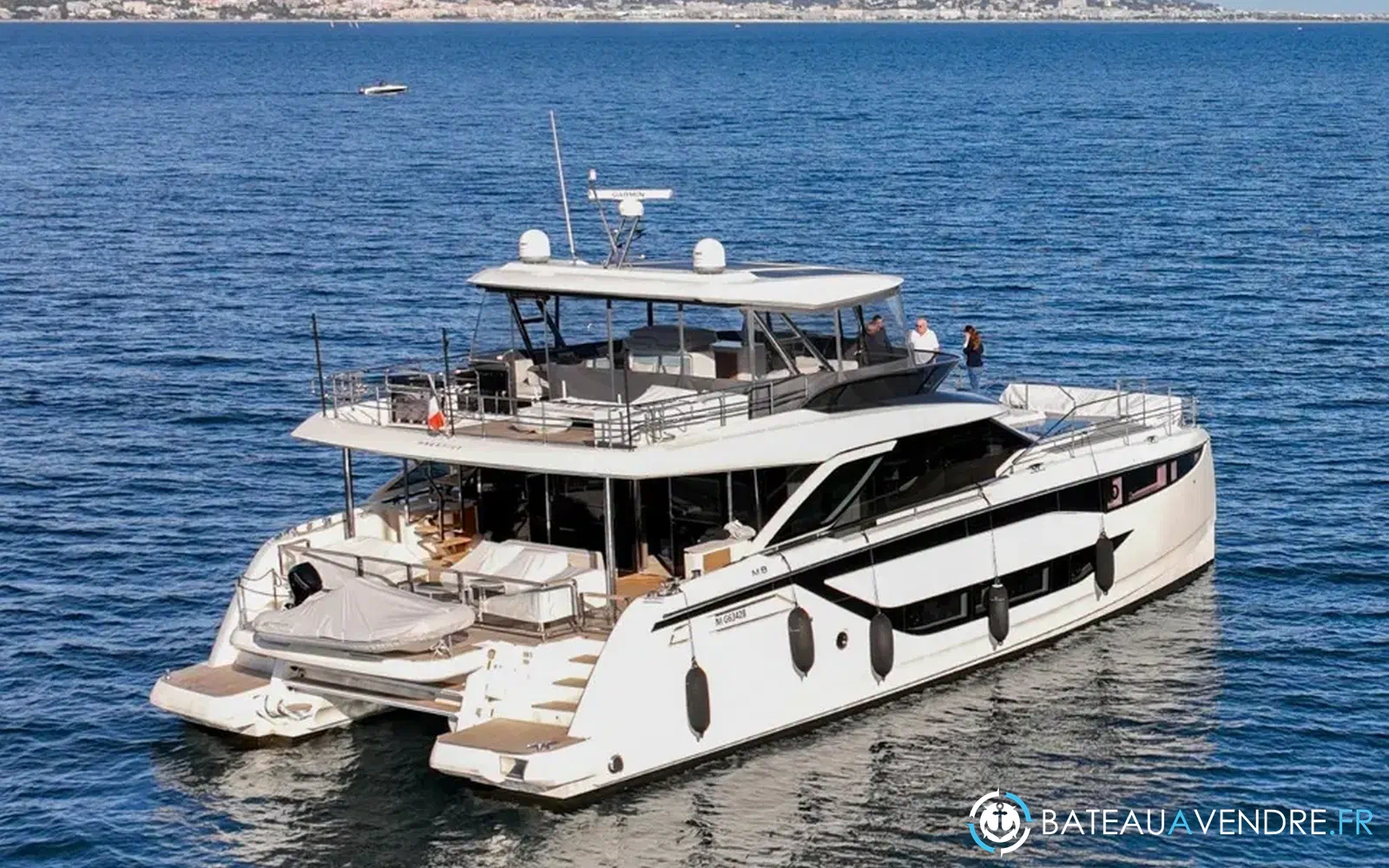 slider 0 Prestige Yachts M8
