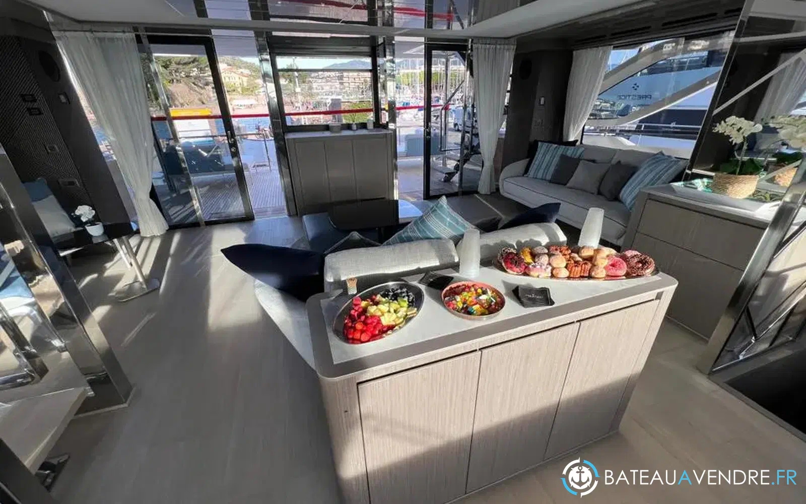 slider 12 Prestige Yachts M8