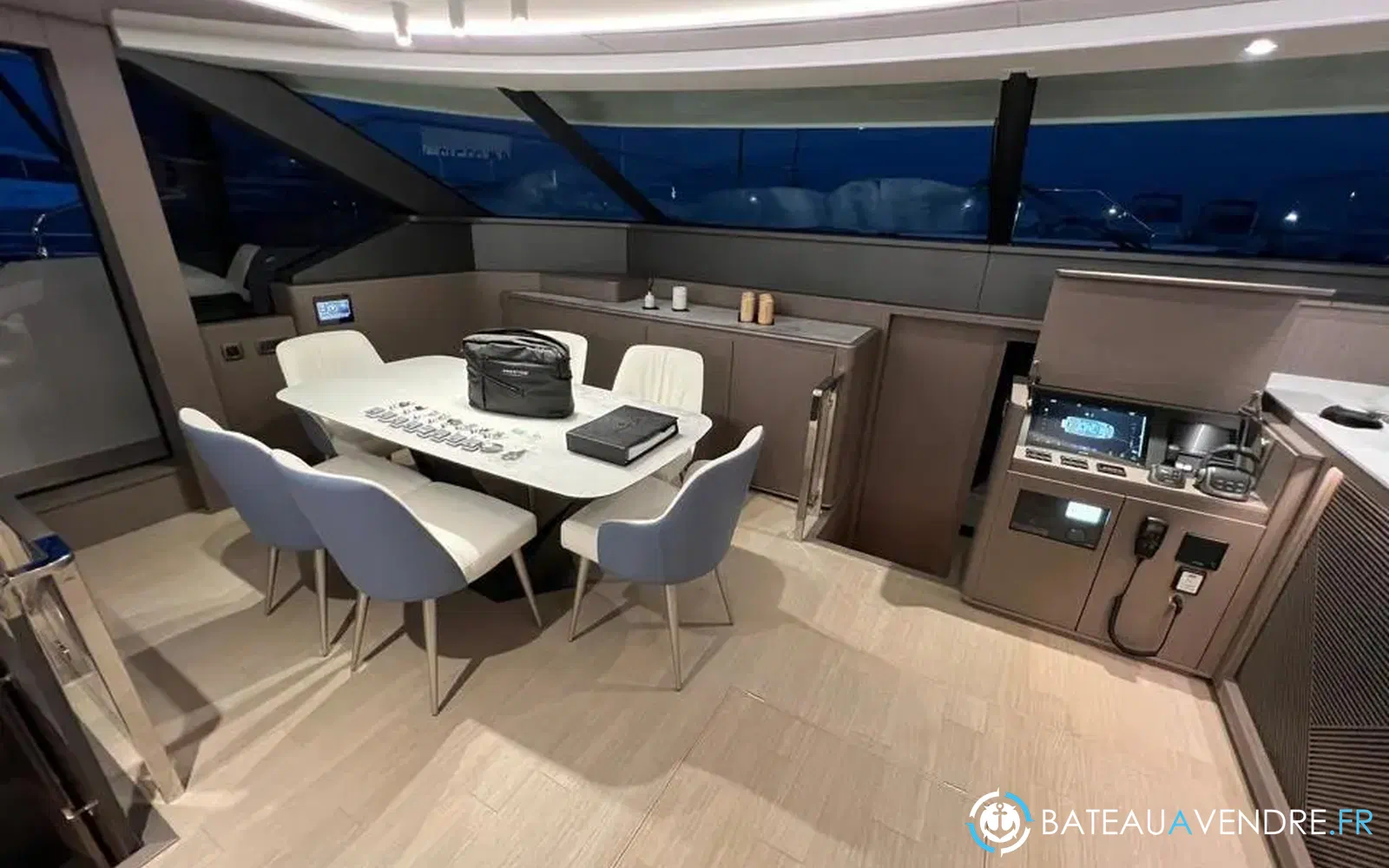 slider 16 Prestige Yachts M8