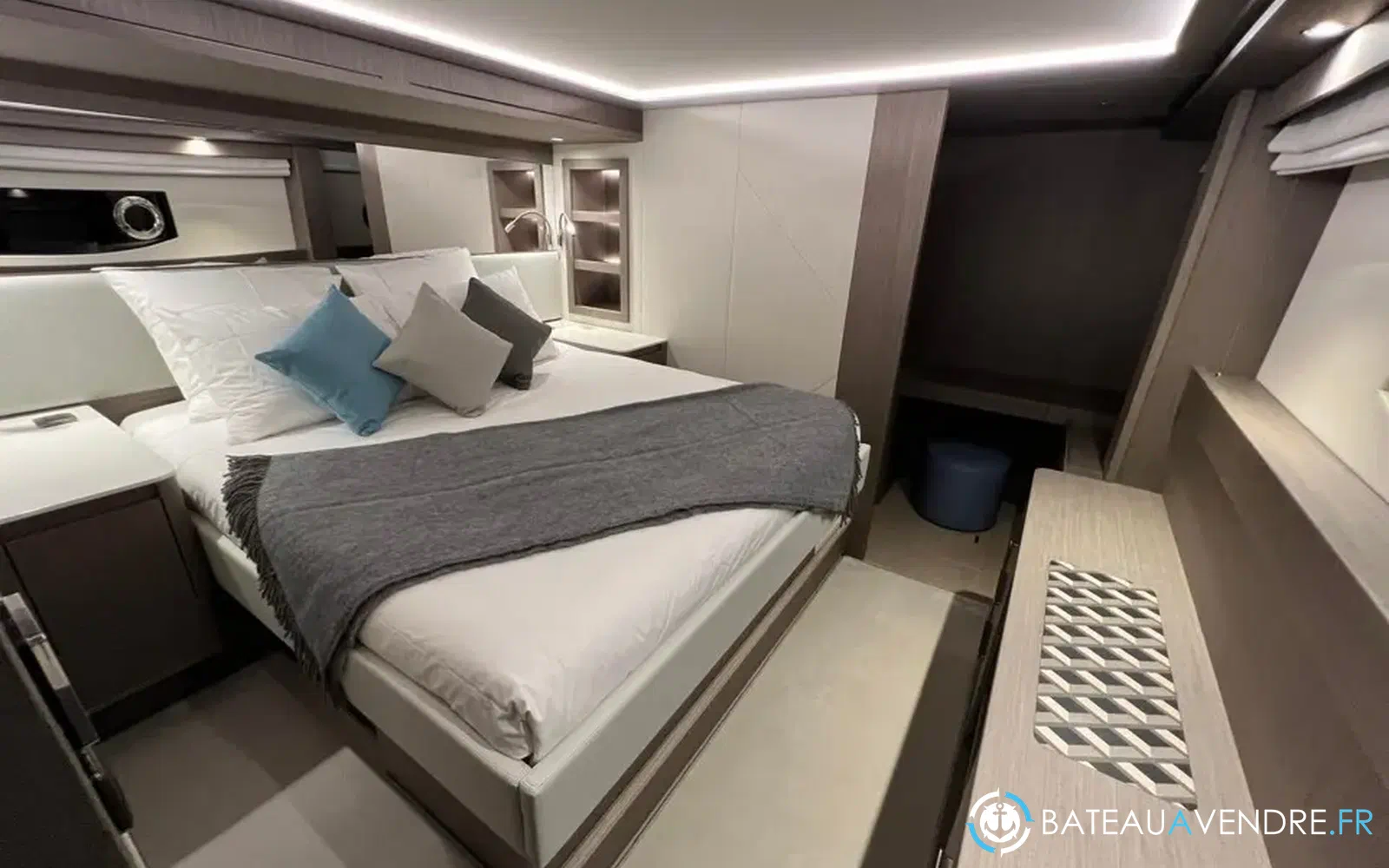 slider 21 Prestige Yachts M8