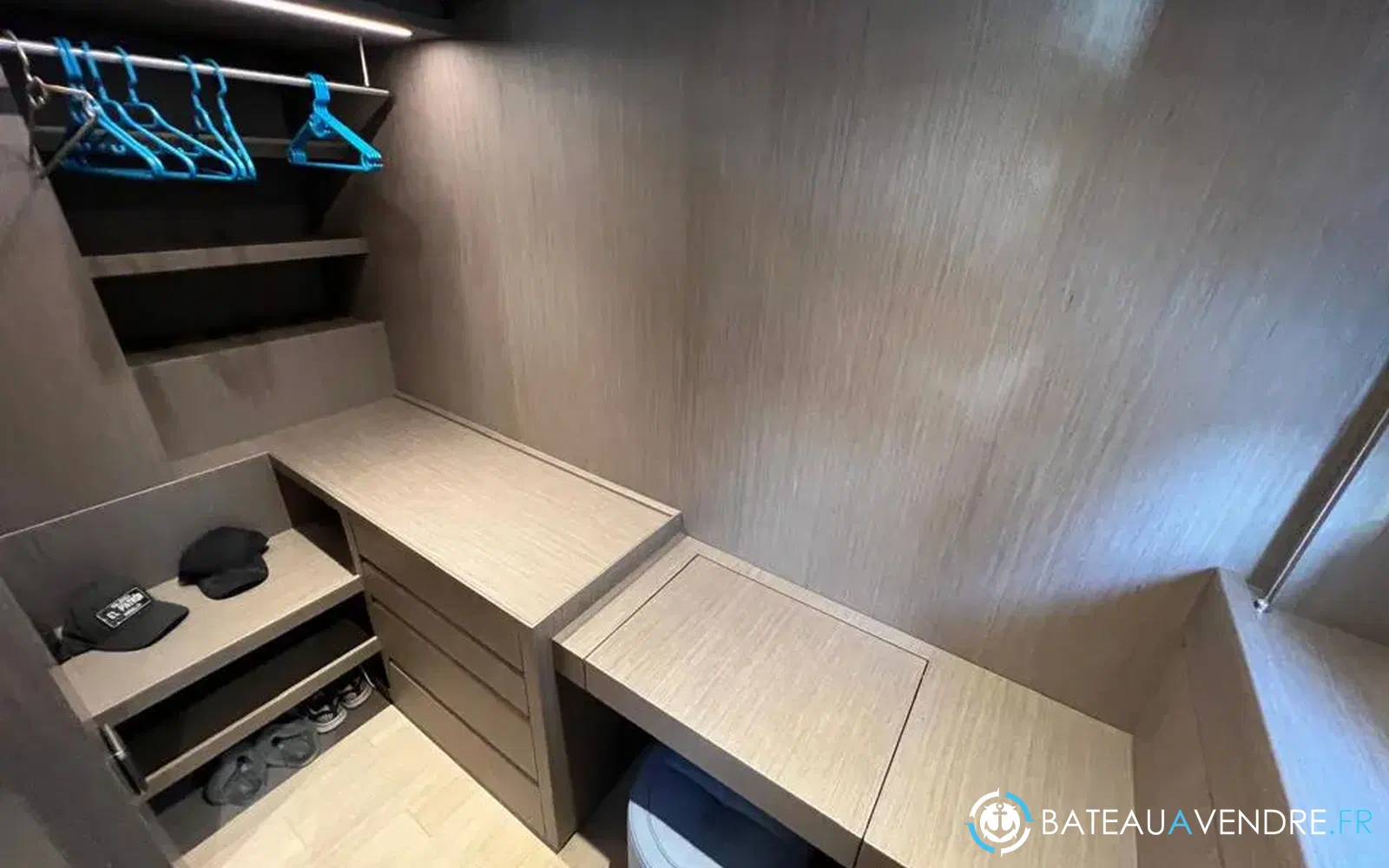 slider 22 Prestige Yachts M8
