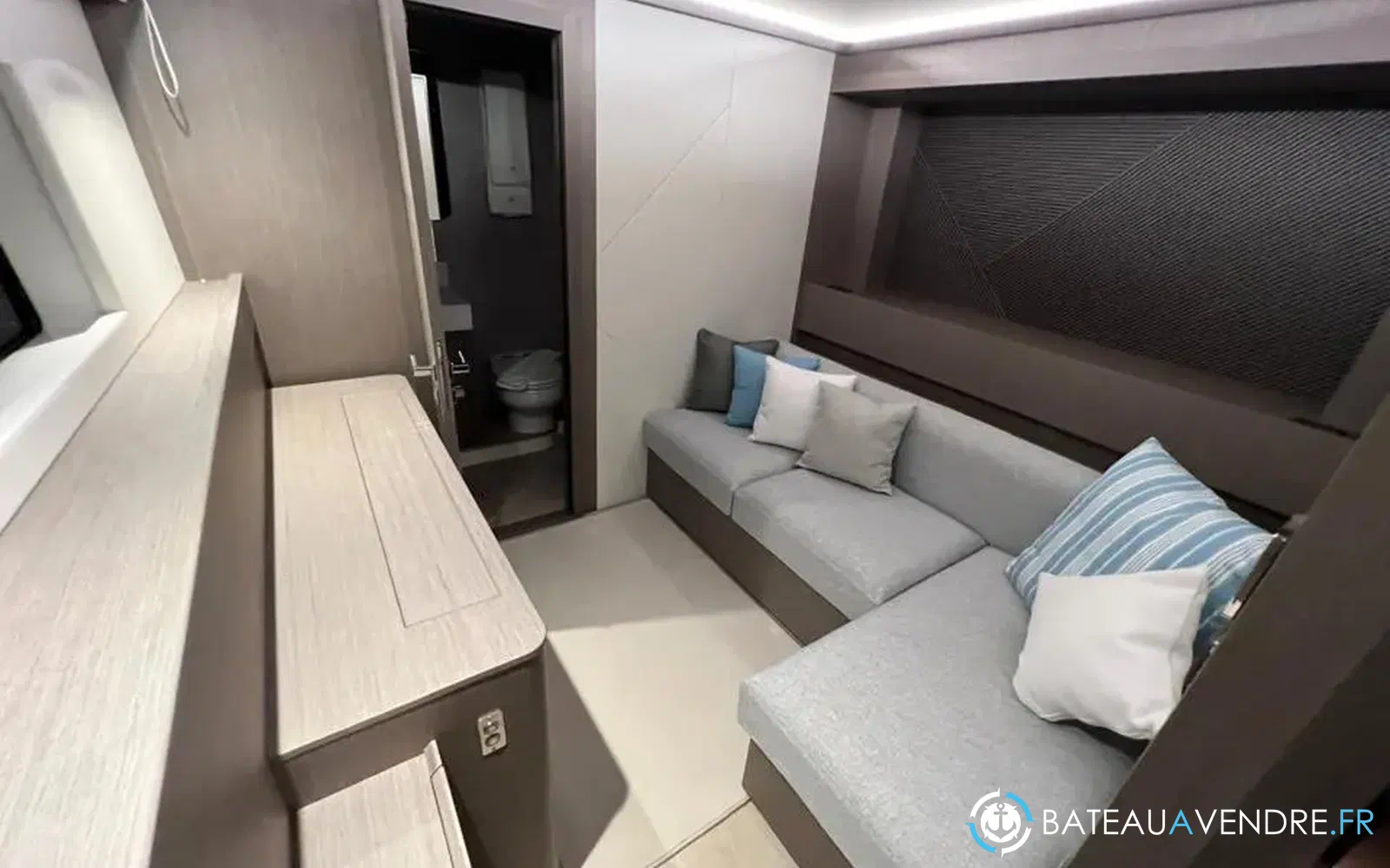 slider 23 Prestige Yachts M8