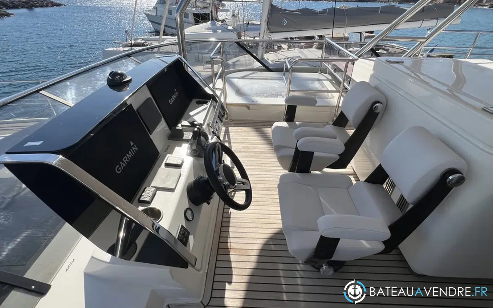 slider 30 Prestige Yachts M8