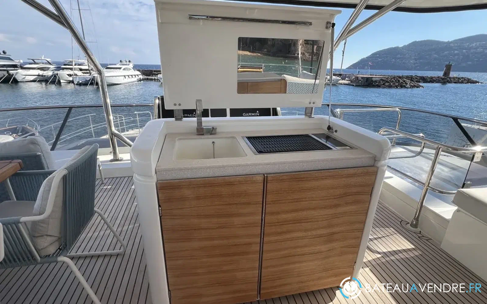 slider 31 Prestige Yachts M8
