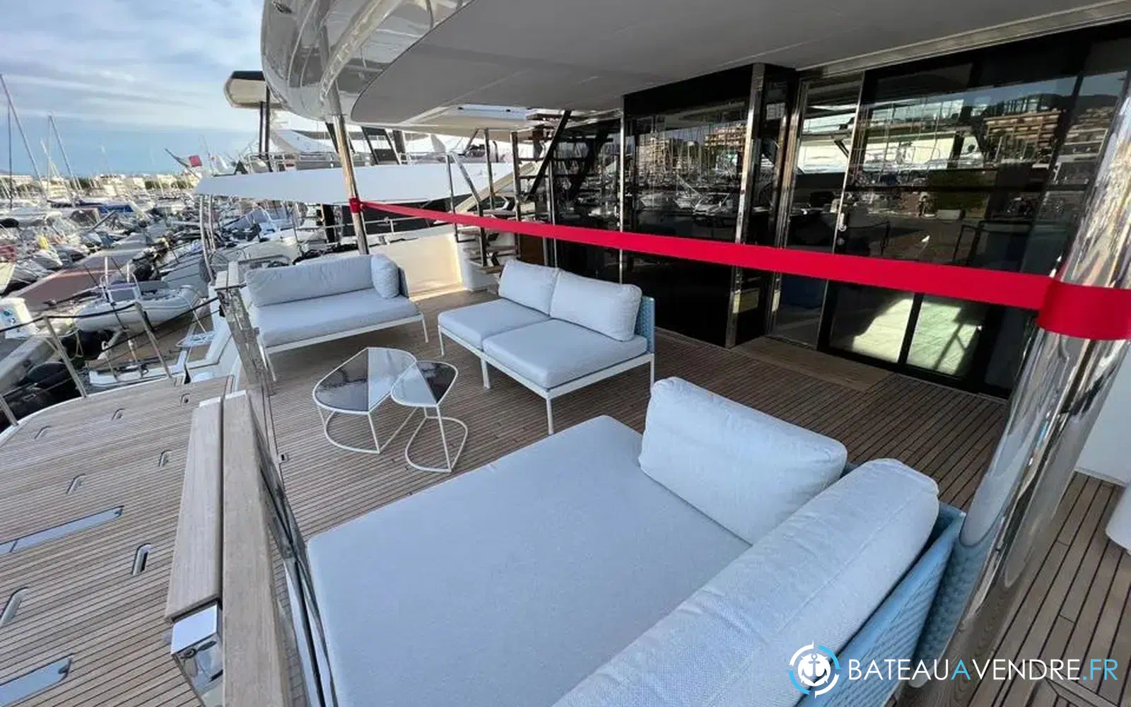 slider 3 Prestige Yachts M8