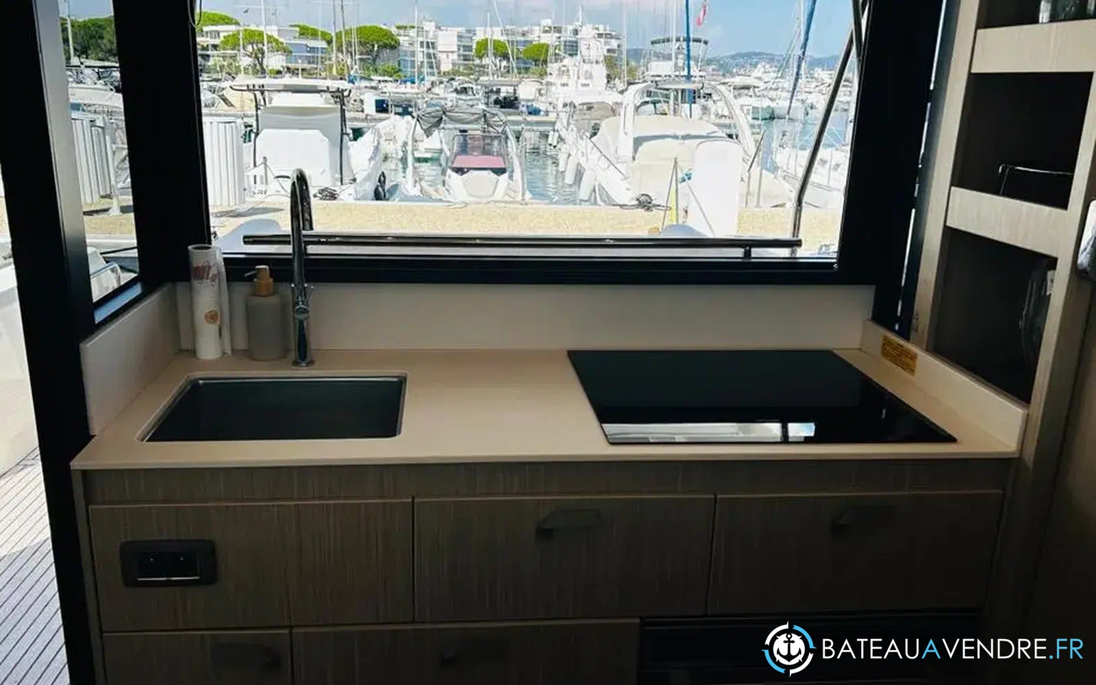 slider 18 Prestige Yachts F4.9