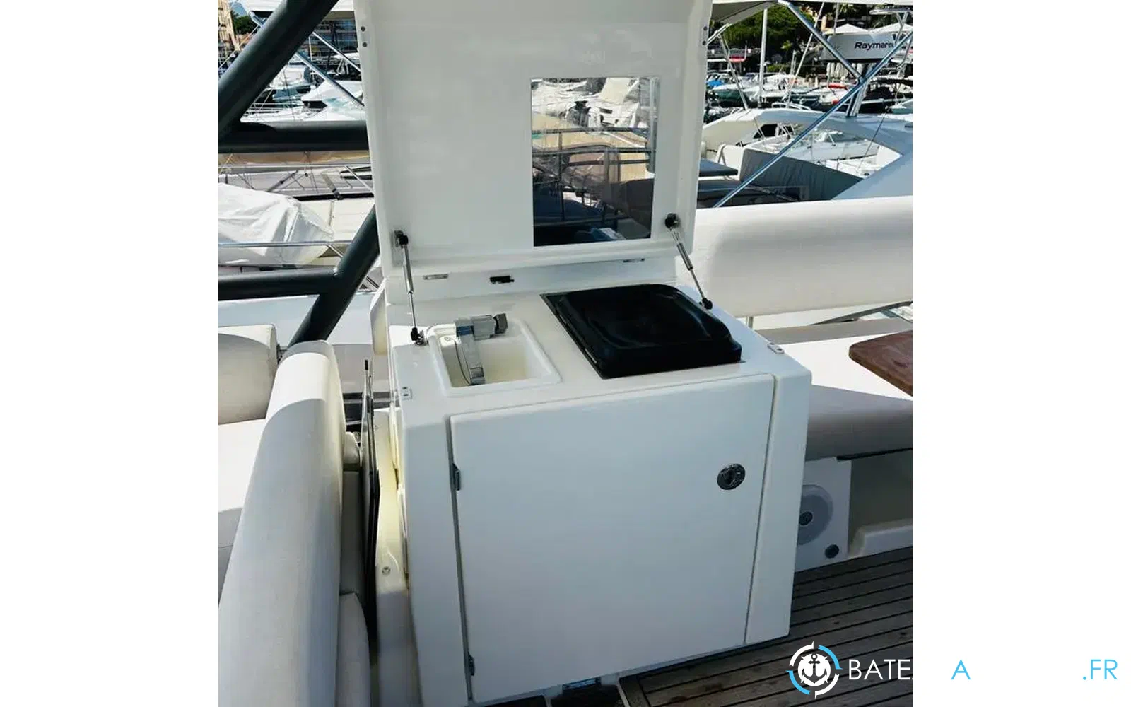 slider 7 Prestige Yachts F4.9