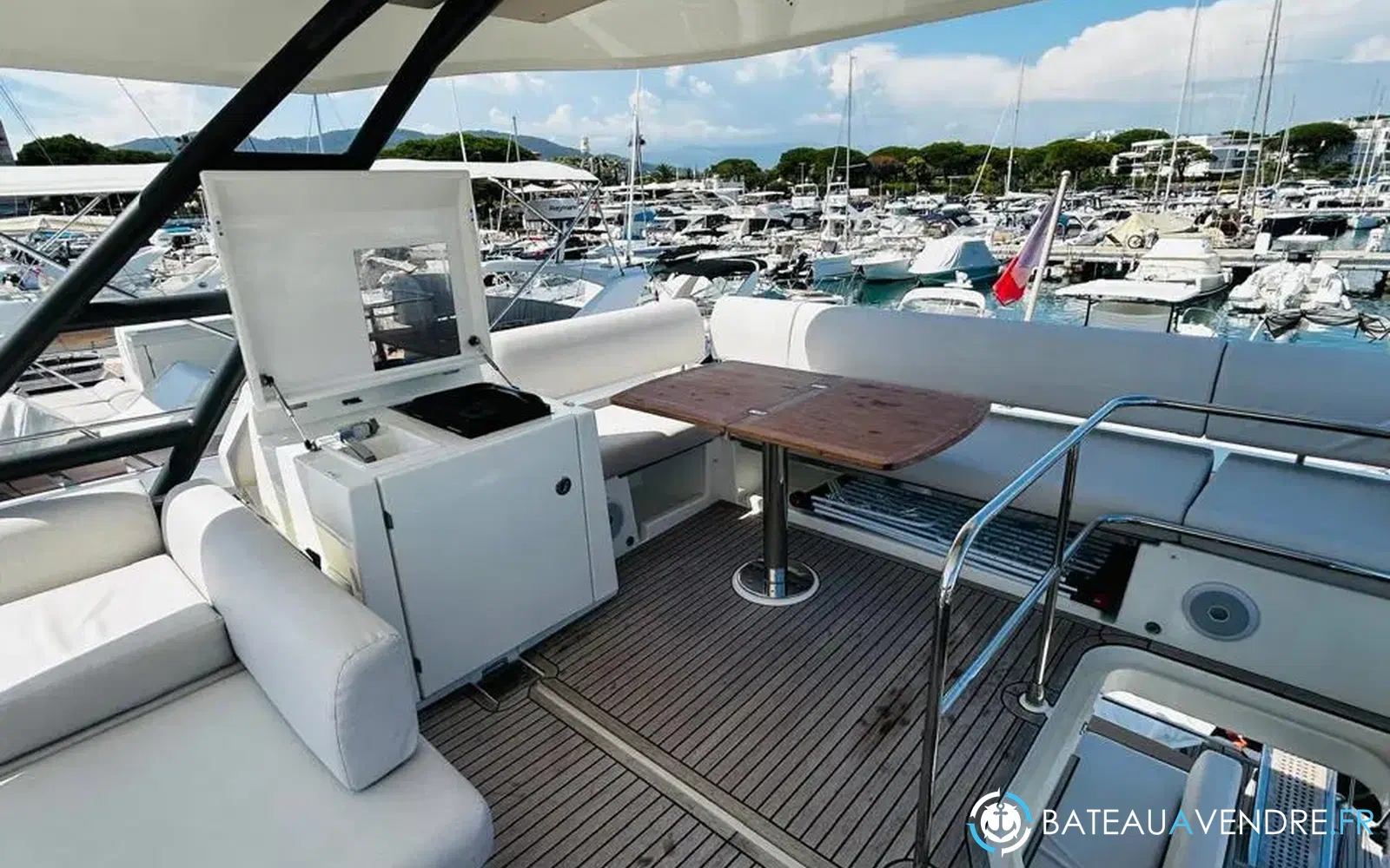 slider 8 Prestige Yachts F4.9