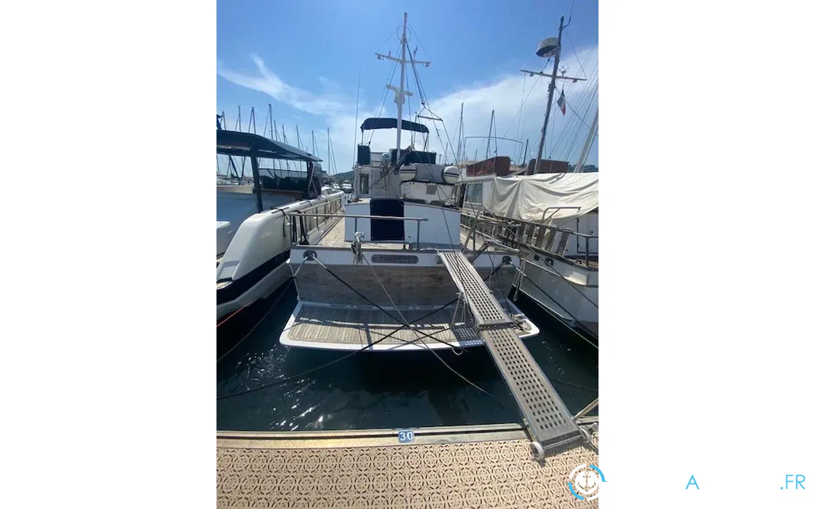 slider 2 Grand Banks 42 Classic