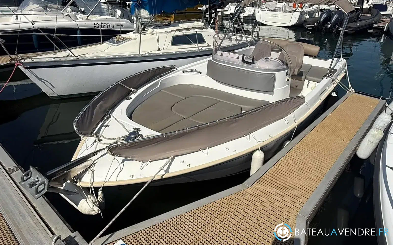 slider 0 B2 Marine Cap Ferret 652 Open