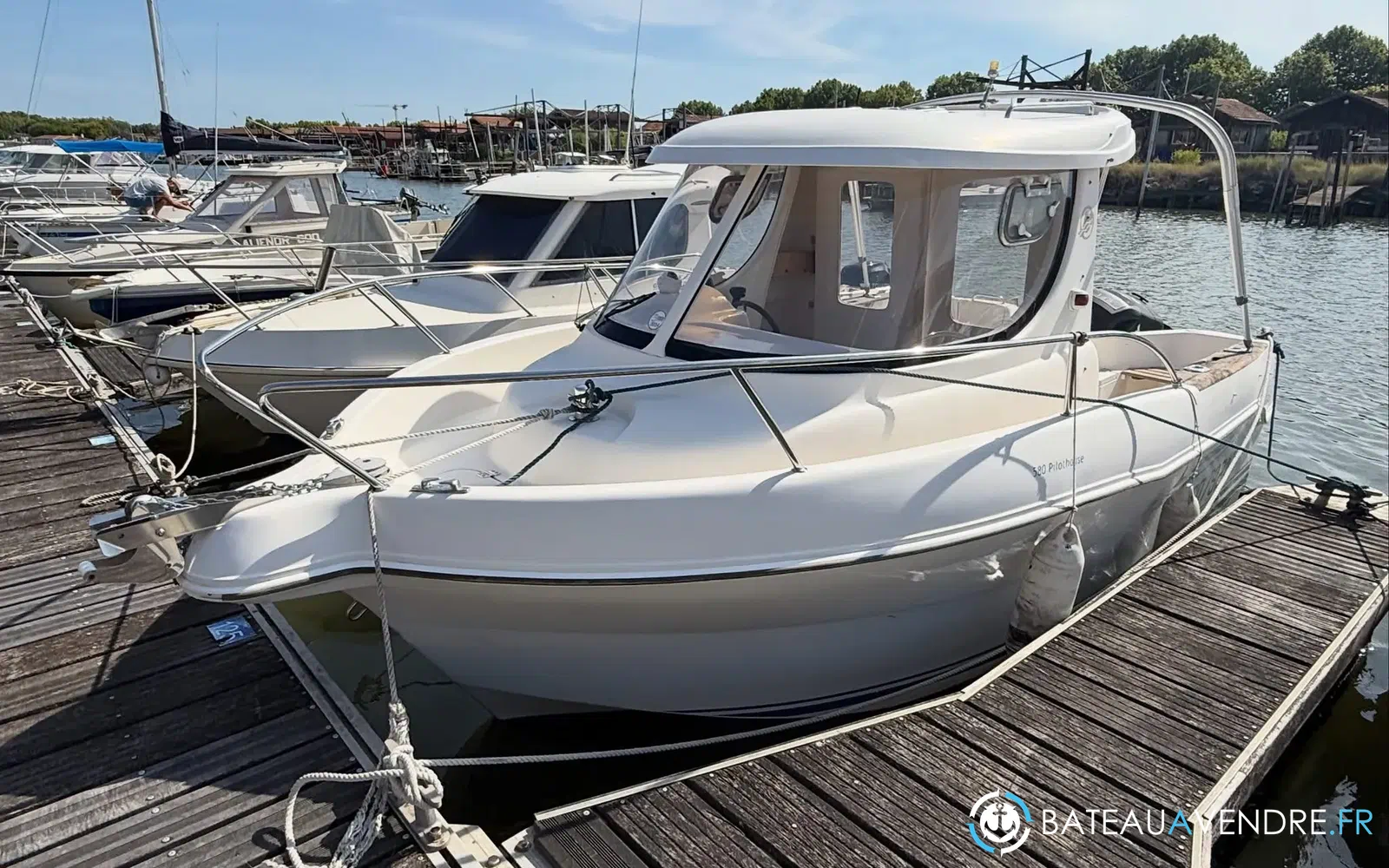 slider 1 Quicksilver Pilothouse 580